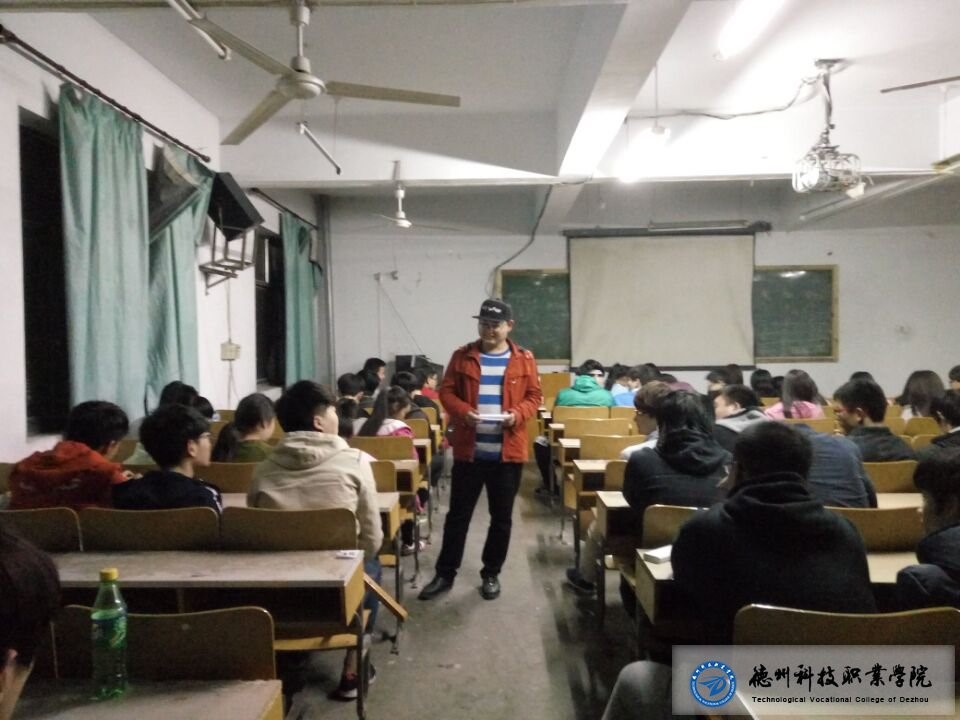 信息系13级优秀学生俞翔为低年级学生做交流发言