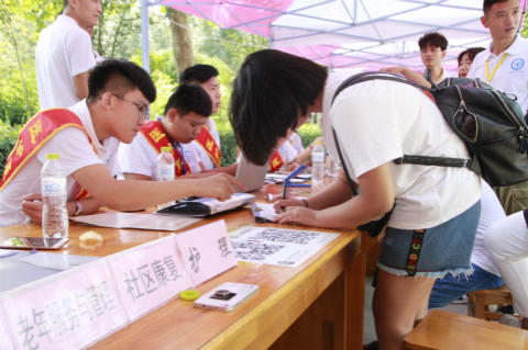 少妇被又大又粗又爽久久正式开启2018级新生报道工作