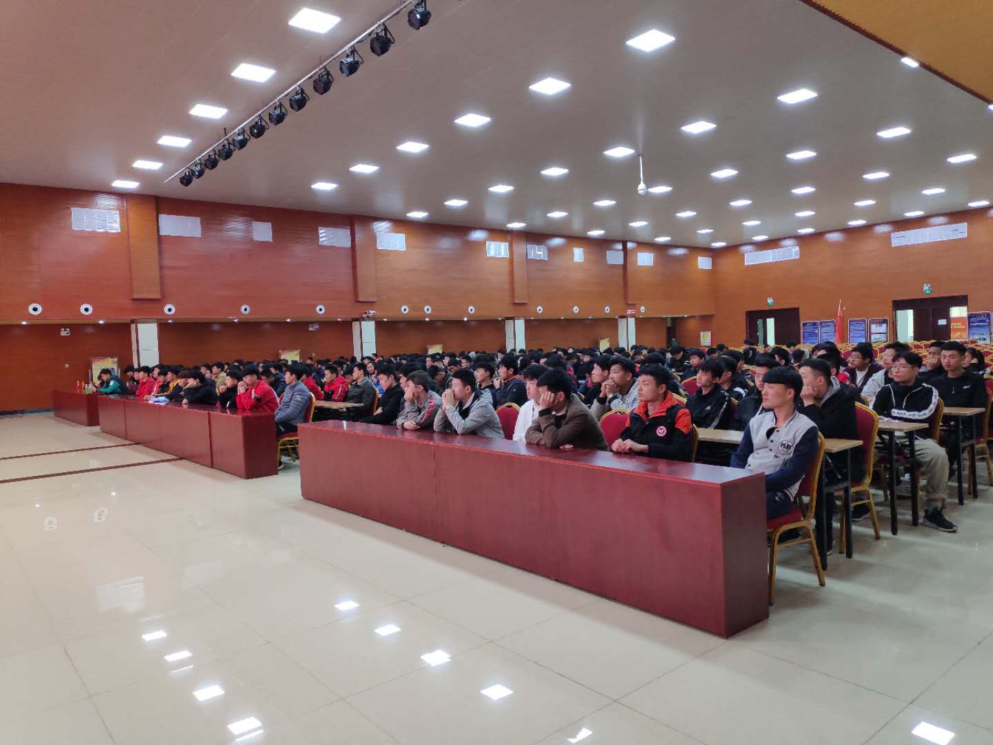 少妇被又大又粗又爽久久