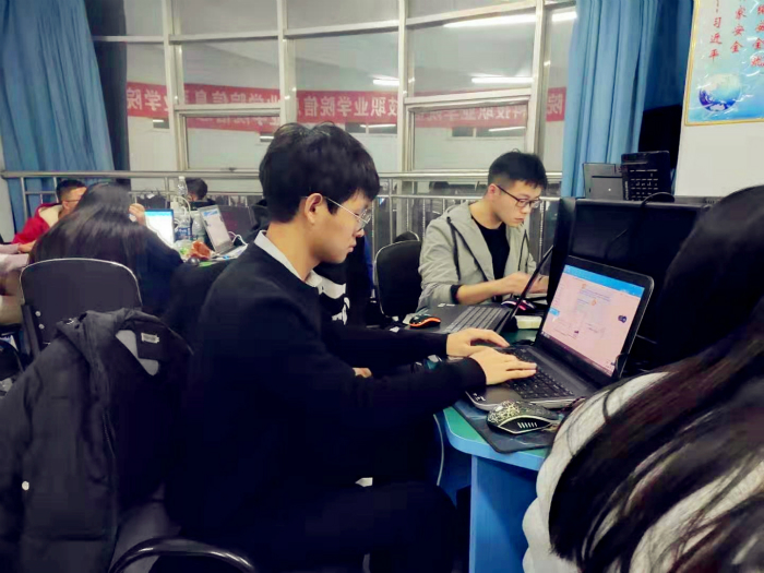 学院创业班学生积极“迎战”“双十一”