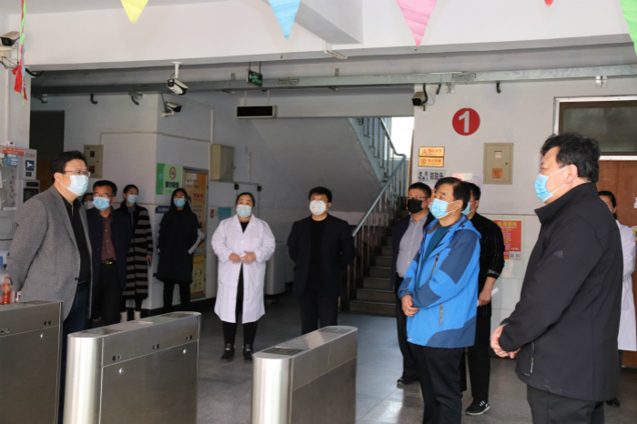 学院党委书记展德明调研主校区疫情防控和应急处置工作