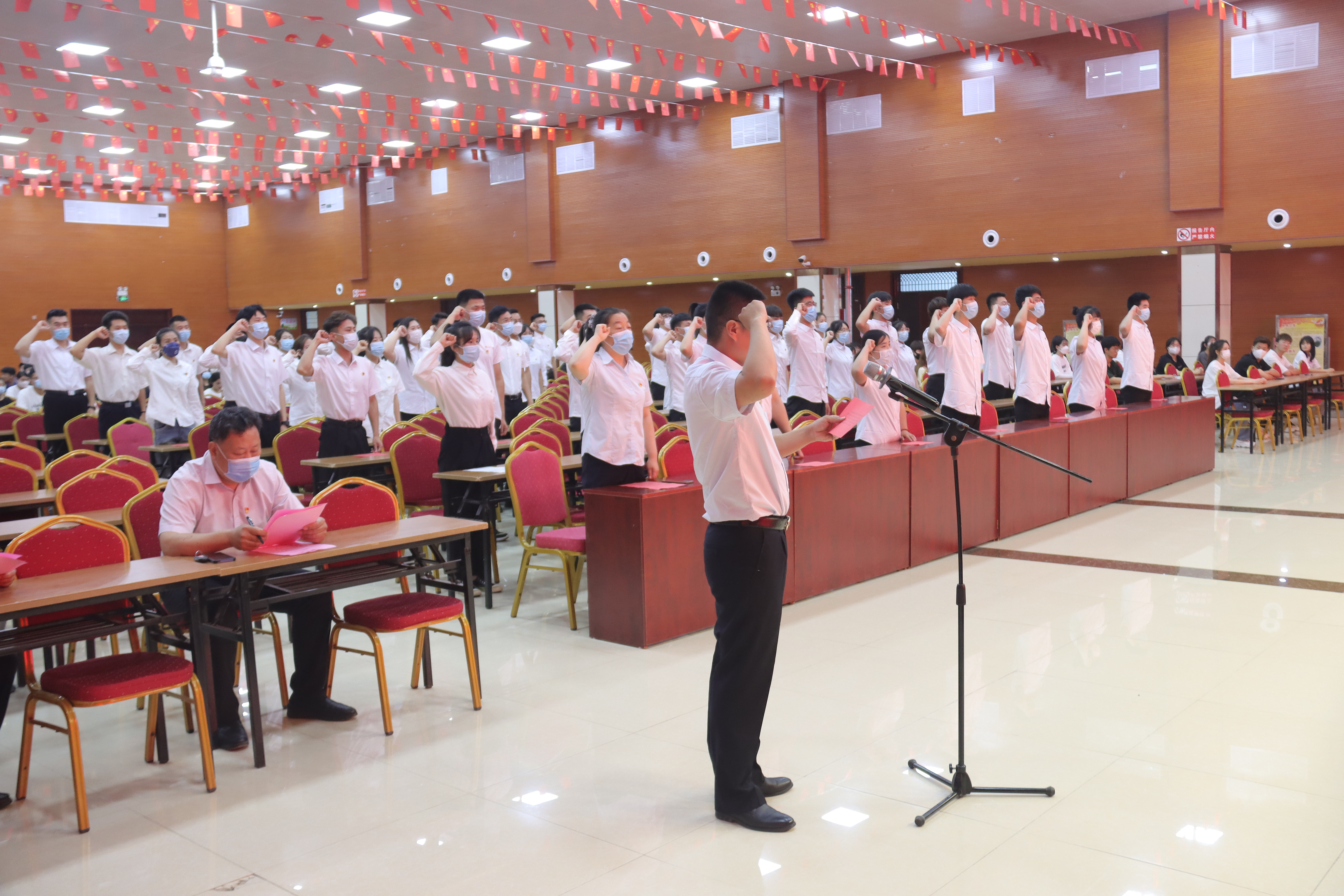 少妇被又大又粗又爽久久