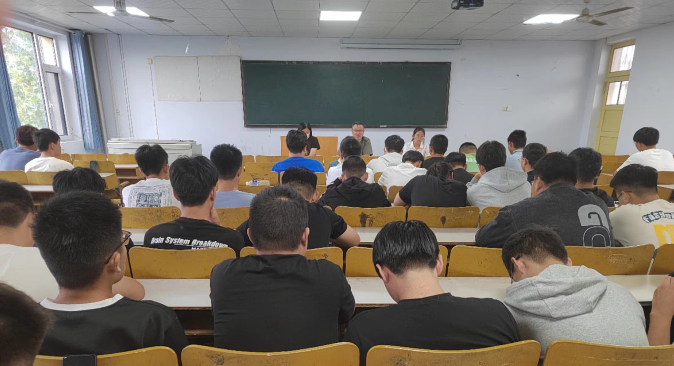 少妇被又大又粗又爽久久