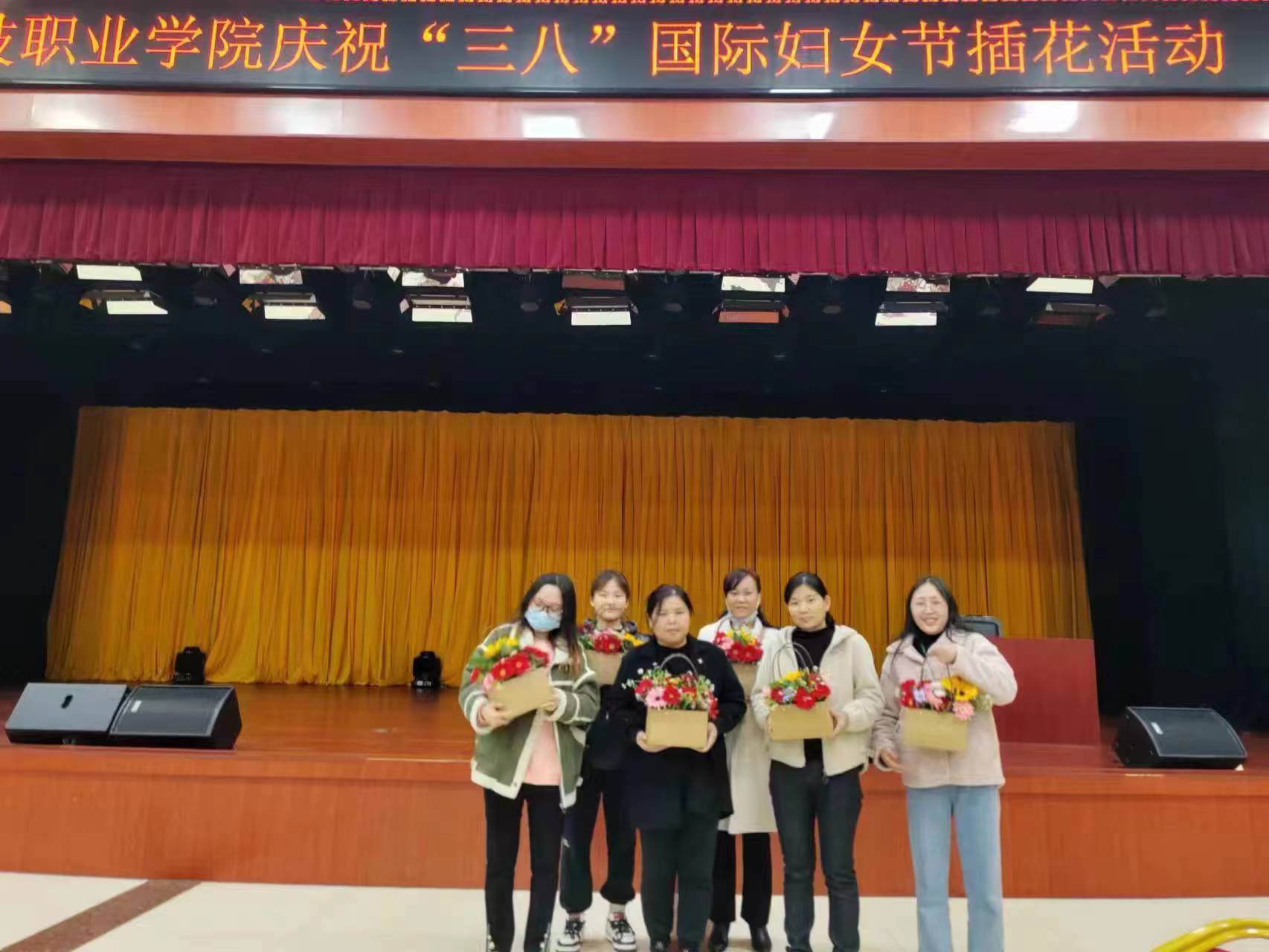 少妇被又大又粗又爽久久