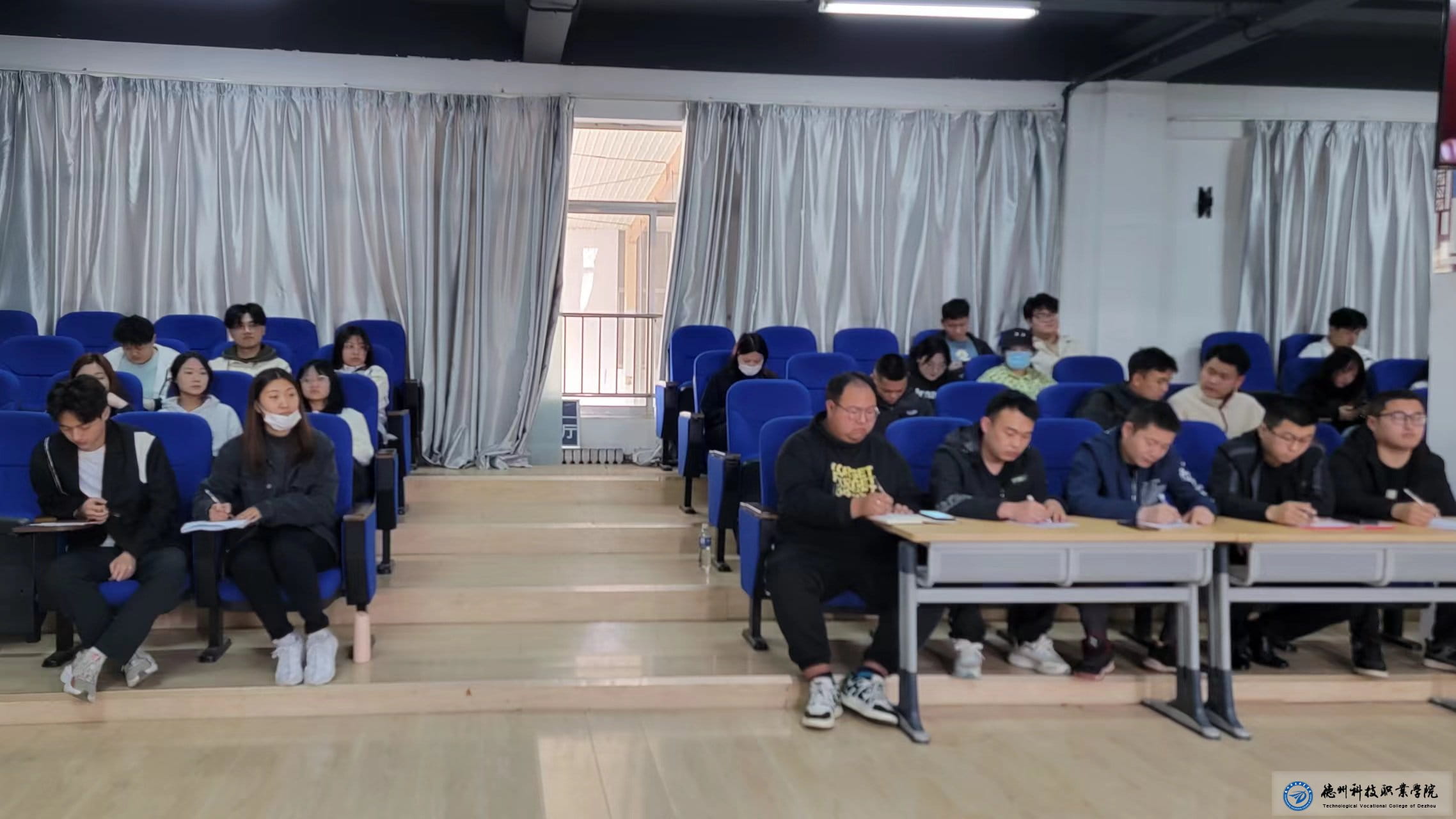 少妇被又大又粗又爽久久