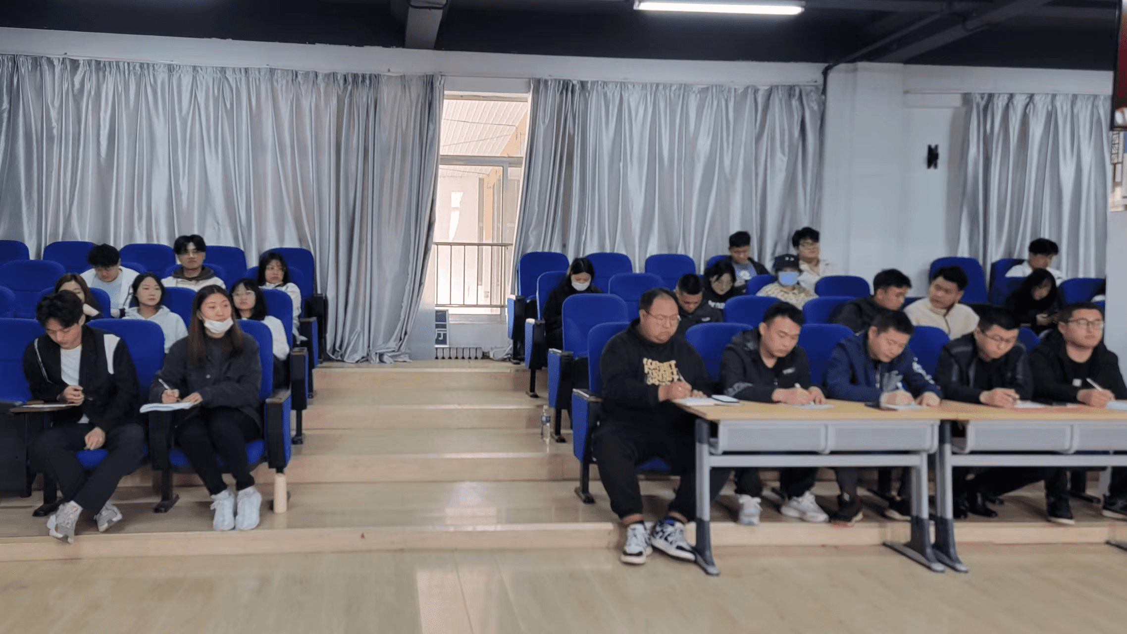 少妇被又大又粗又爽久久