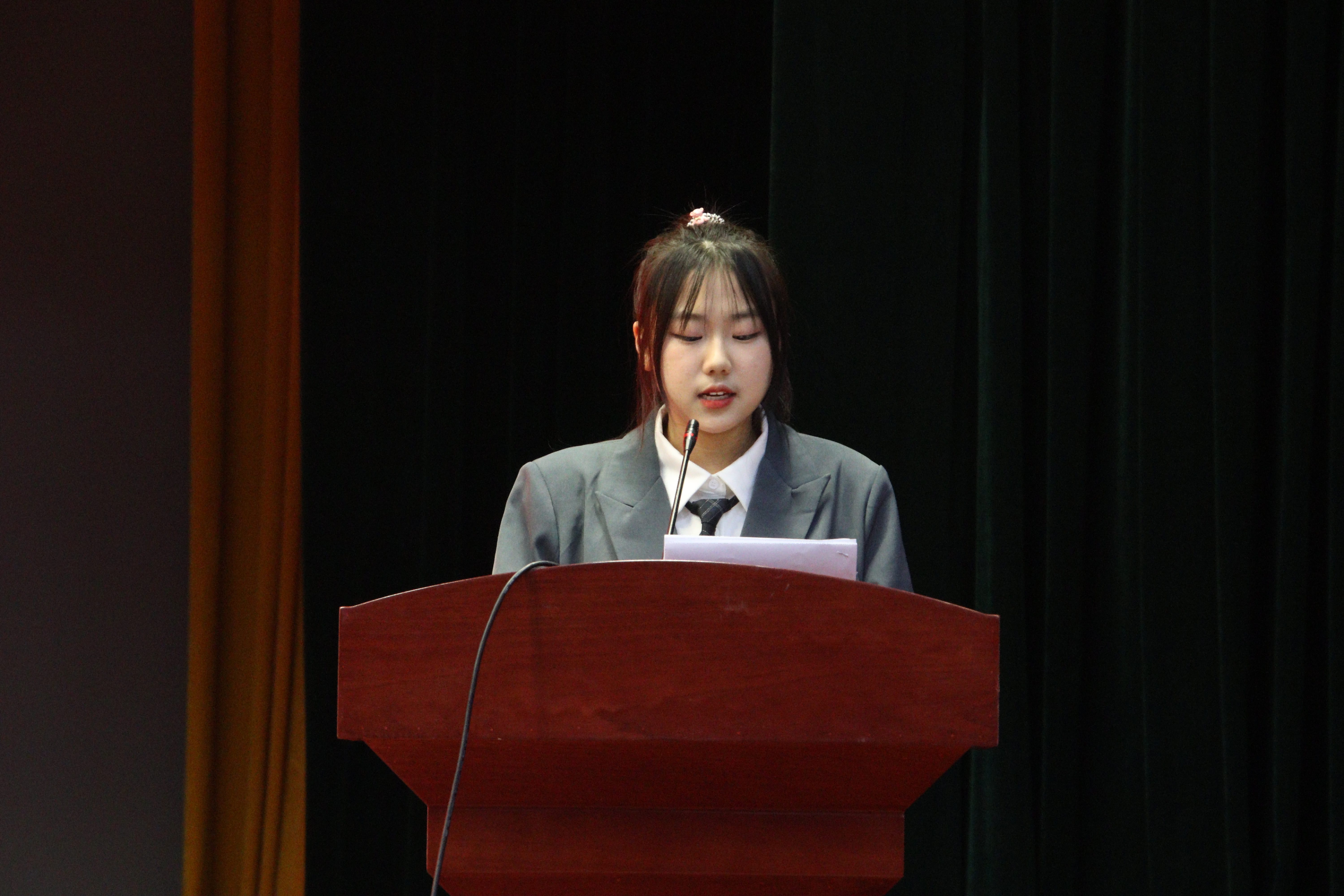 少妇被又大又粗又爽久久