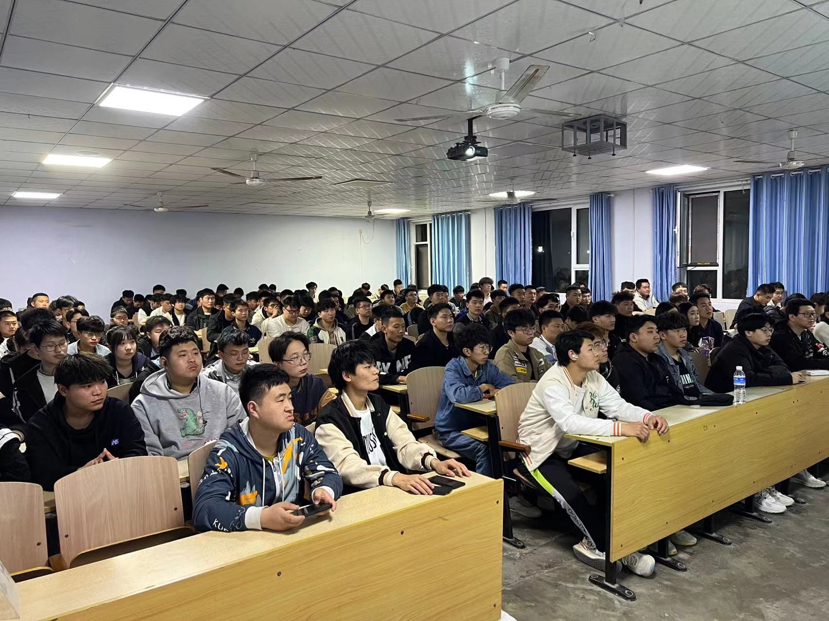 少妇被又大又粗又爽久久