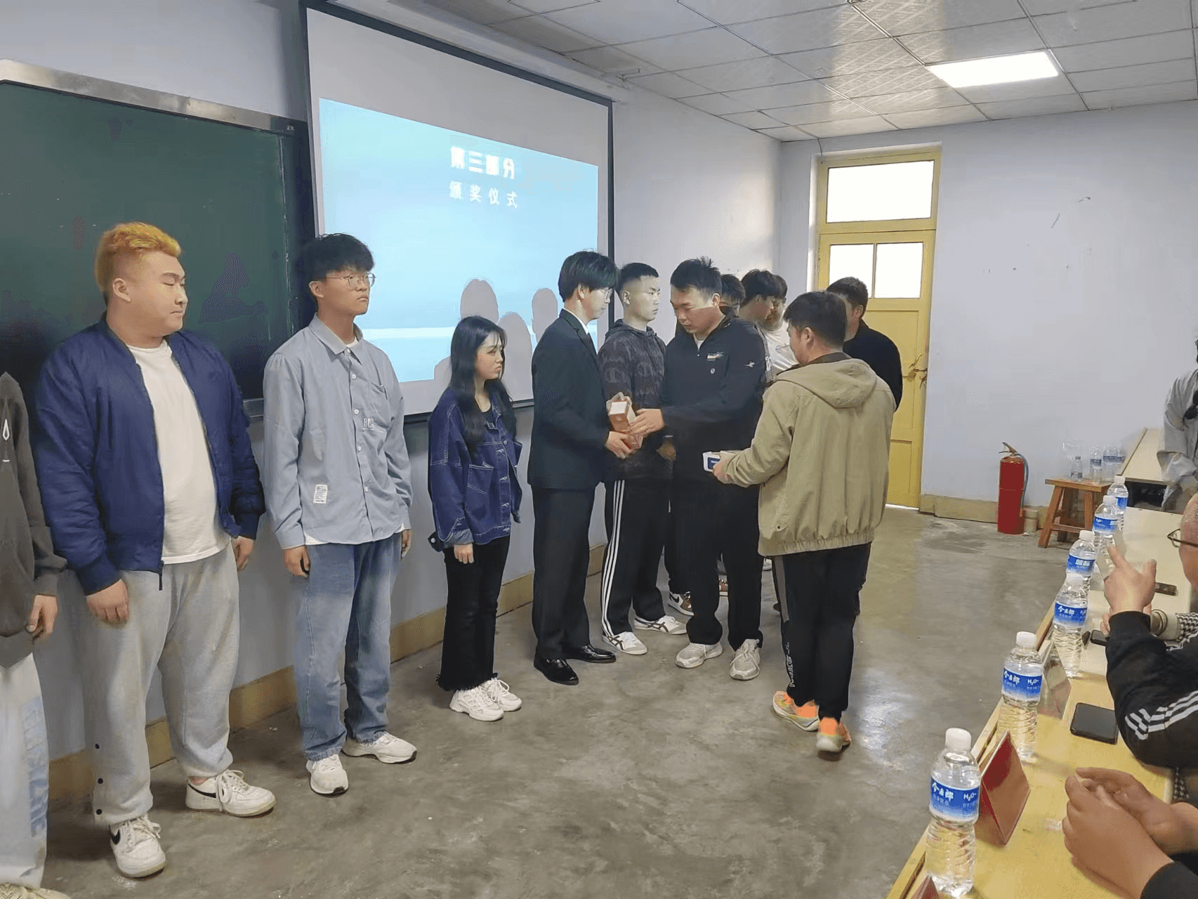 少妇被又大又粗又爽久久