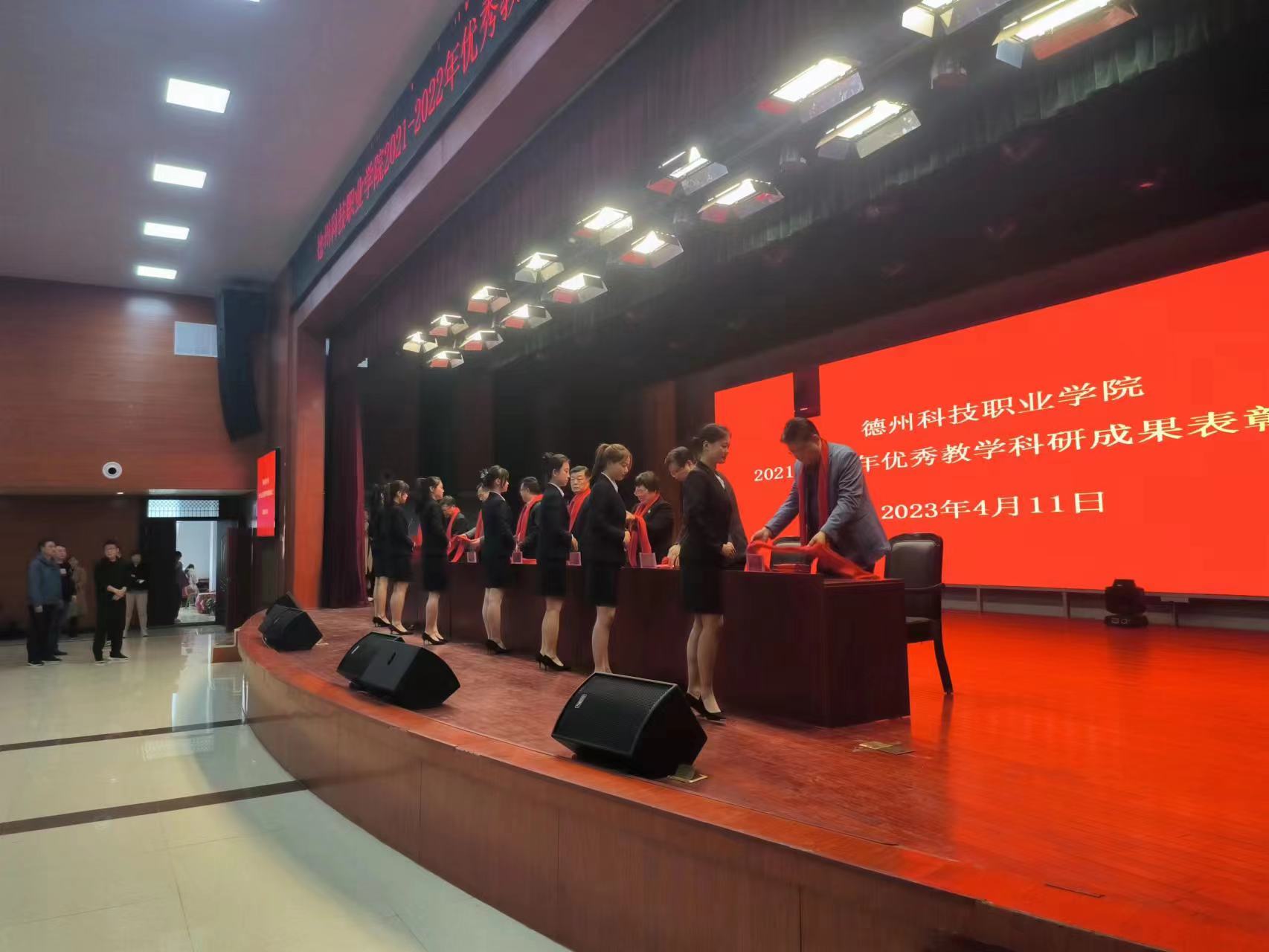 少妇被又大又粗又爽久久