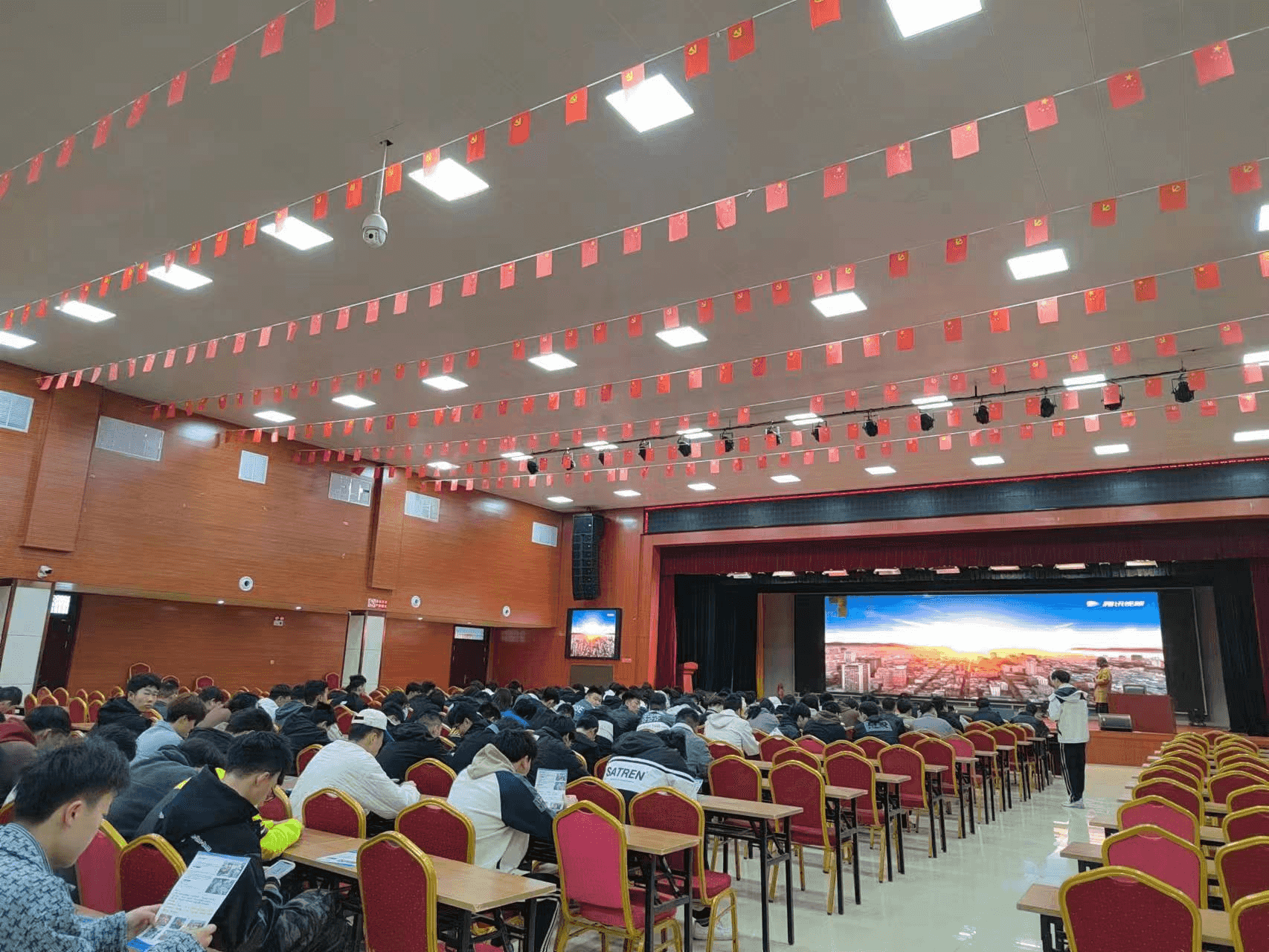 少妇被又大又粗又爽久久