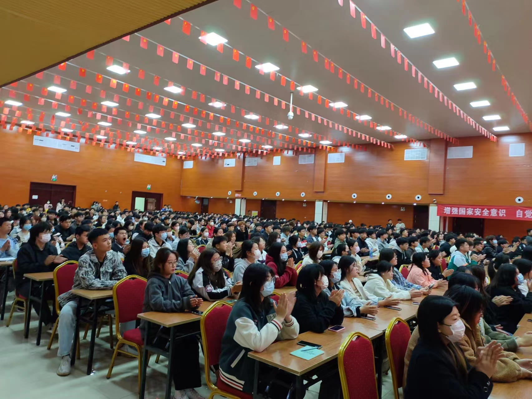 少妇被又大又粗又爽久久