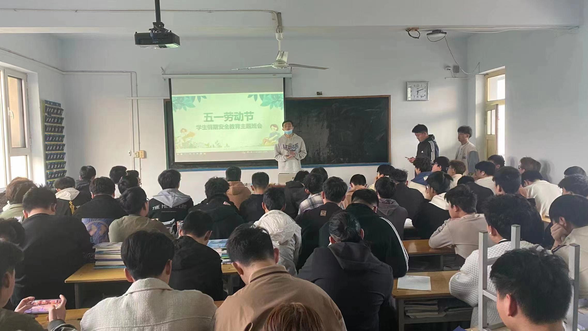 少妇被又大又粗又爽久久