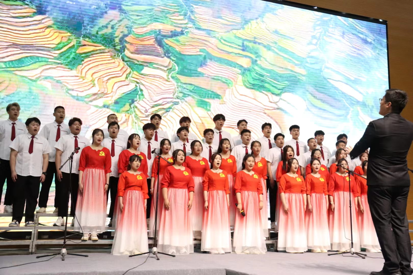 少妇被又大又粗又爽久久