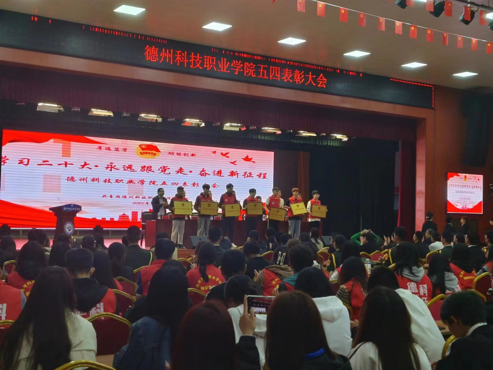 少妇被又大又粗又爽久久