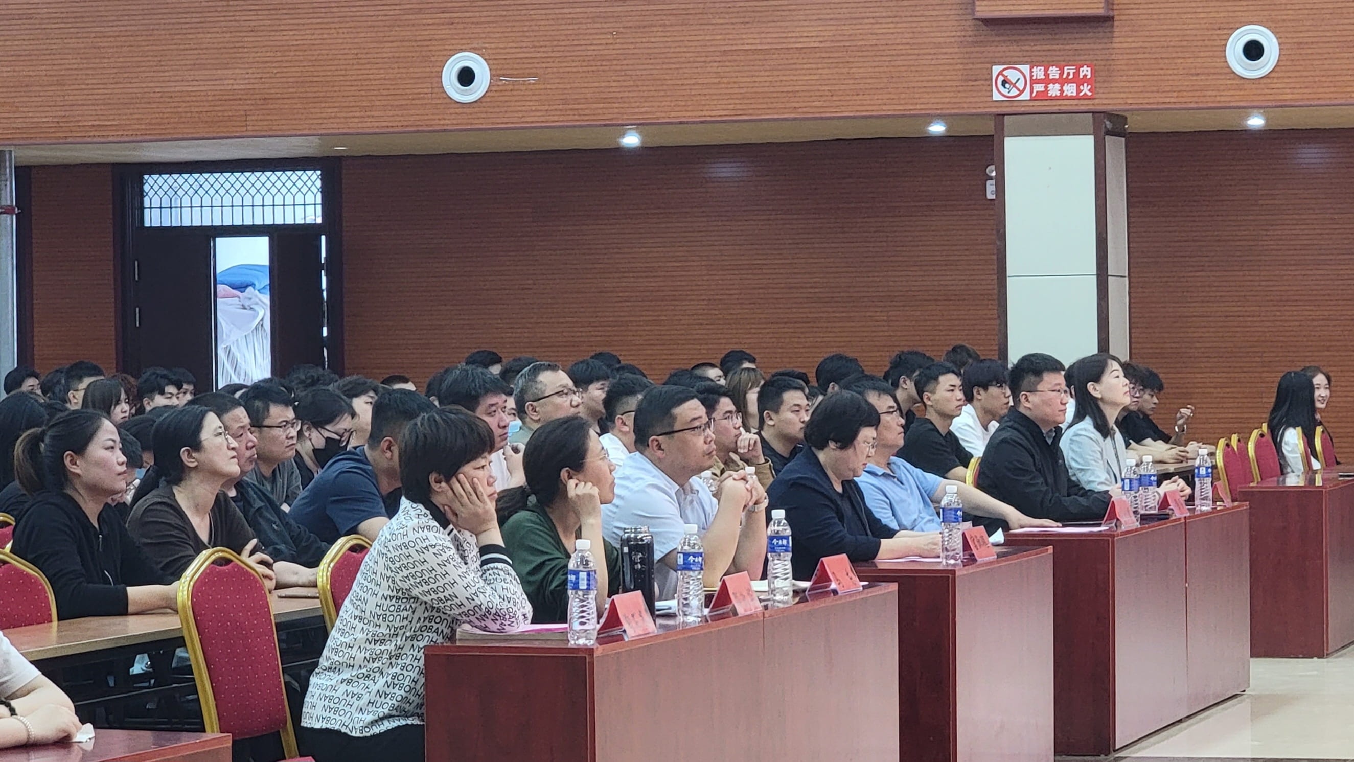 少妇被又大又粗又爽久久