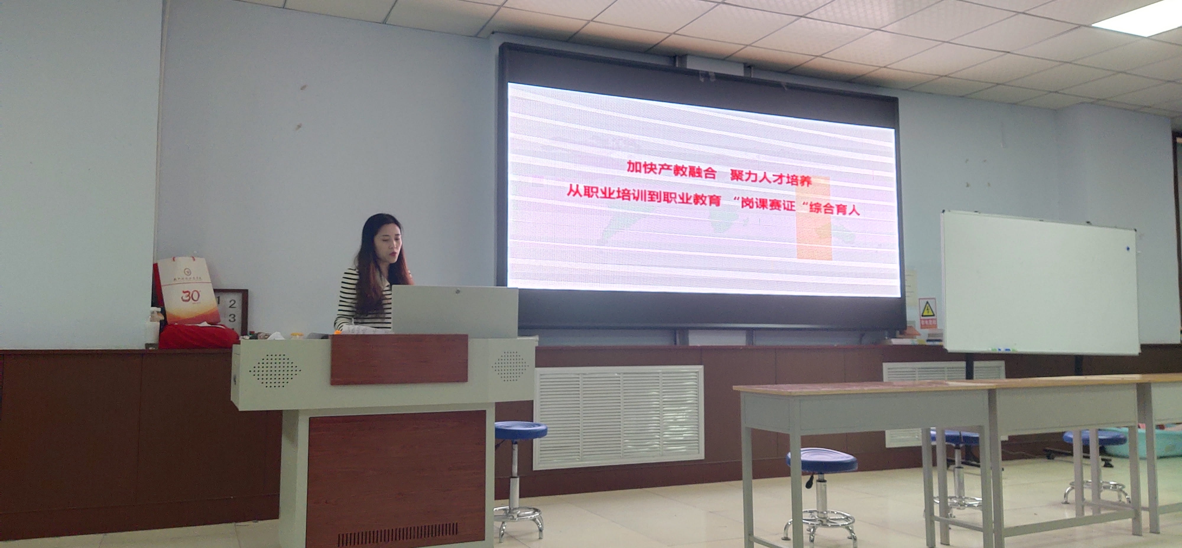 少妇被又大又粗又爽久久