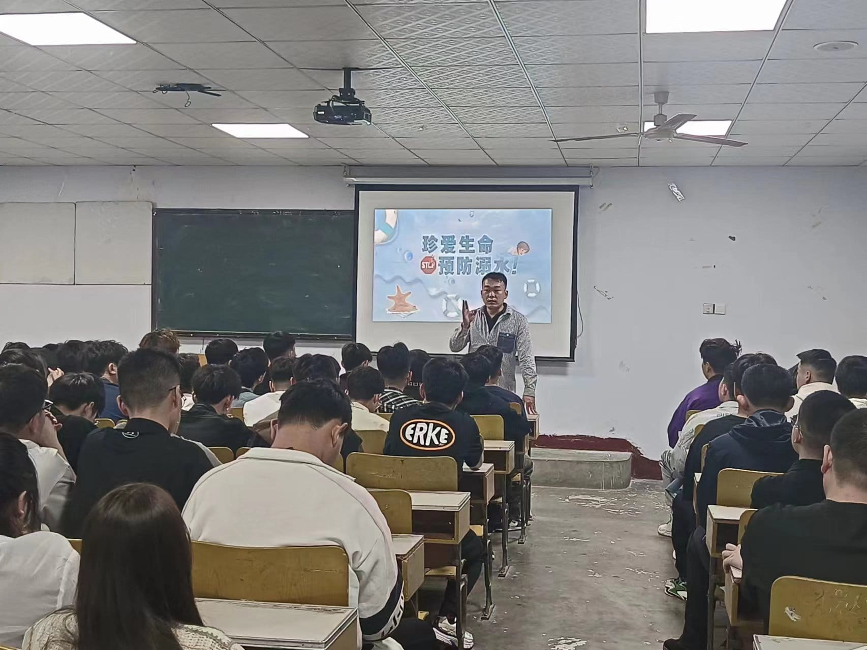 少妇被又大又粗又爽久久