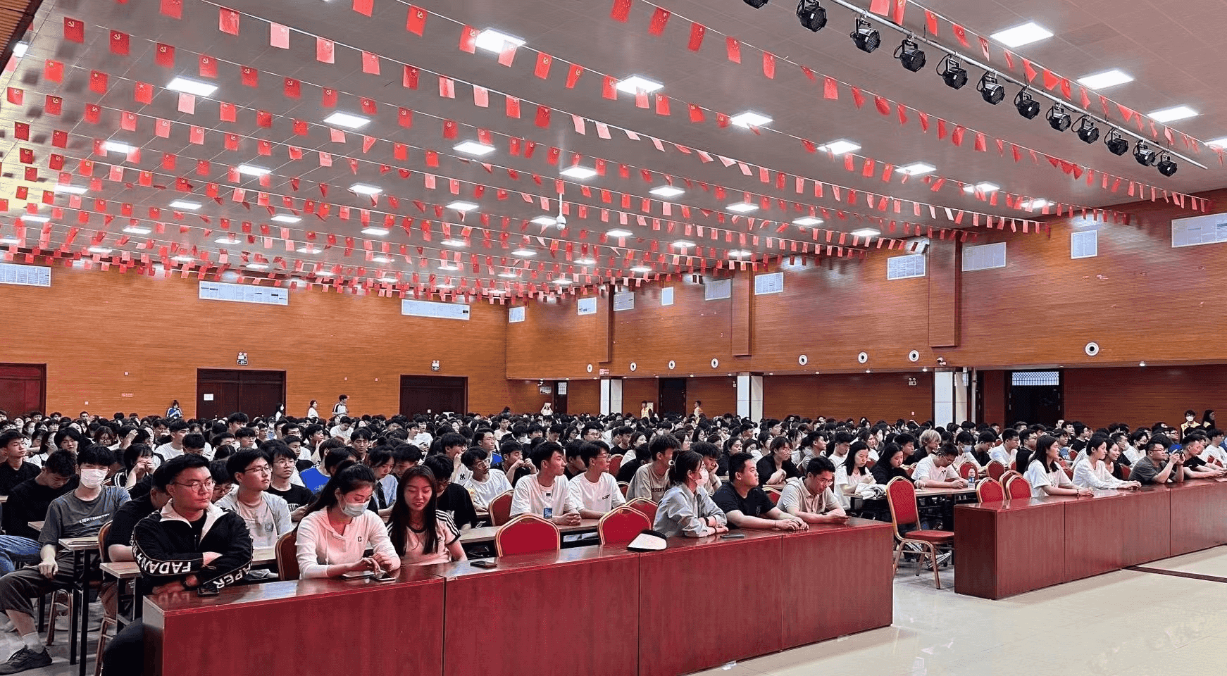 少妇被又大又粗又爽久久