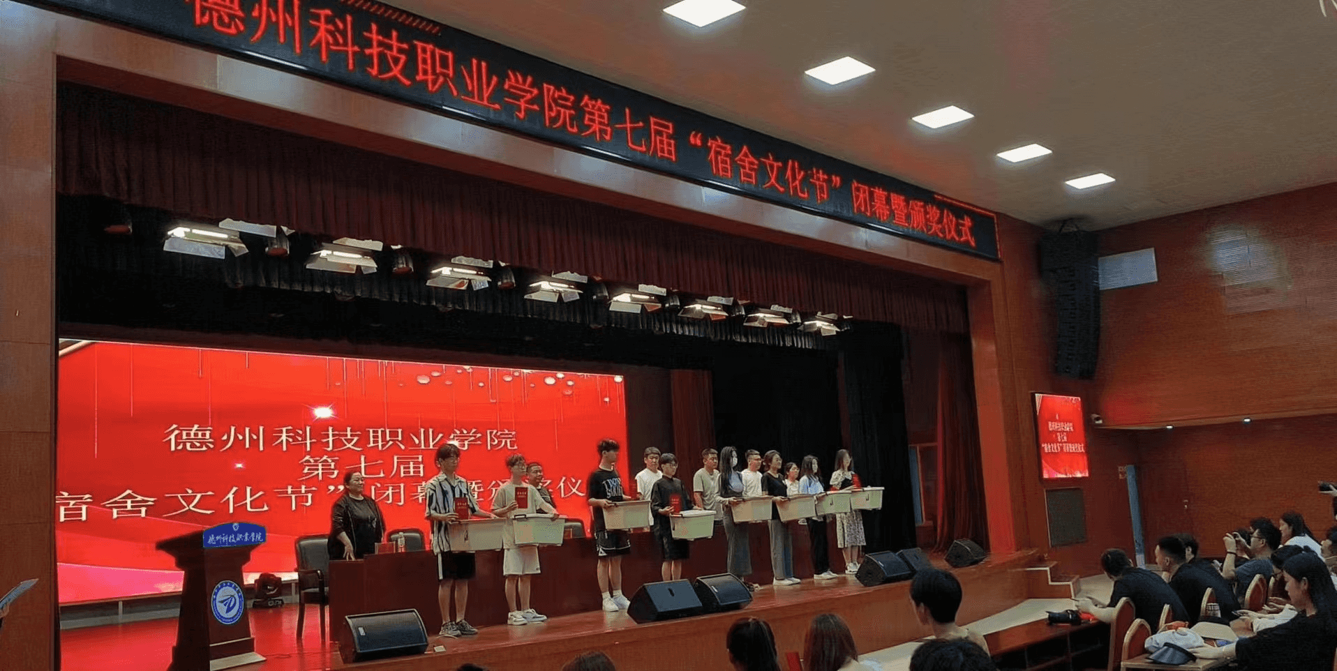 少妇被又大又粗又爽久久