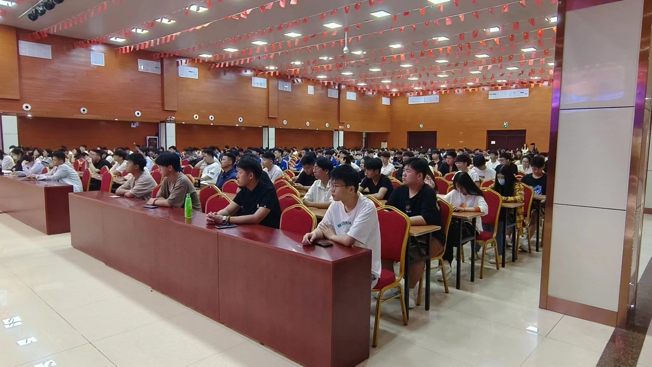 少妇被又大又粗又爽久久