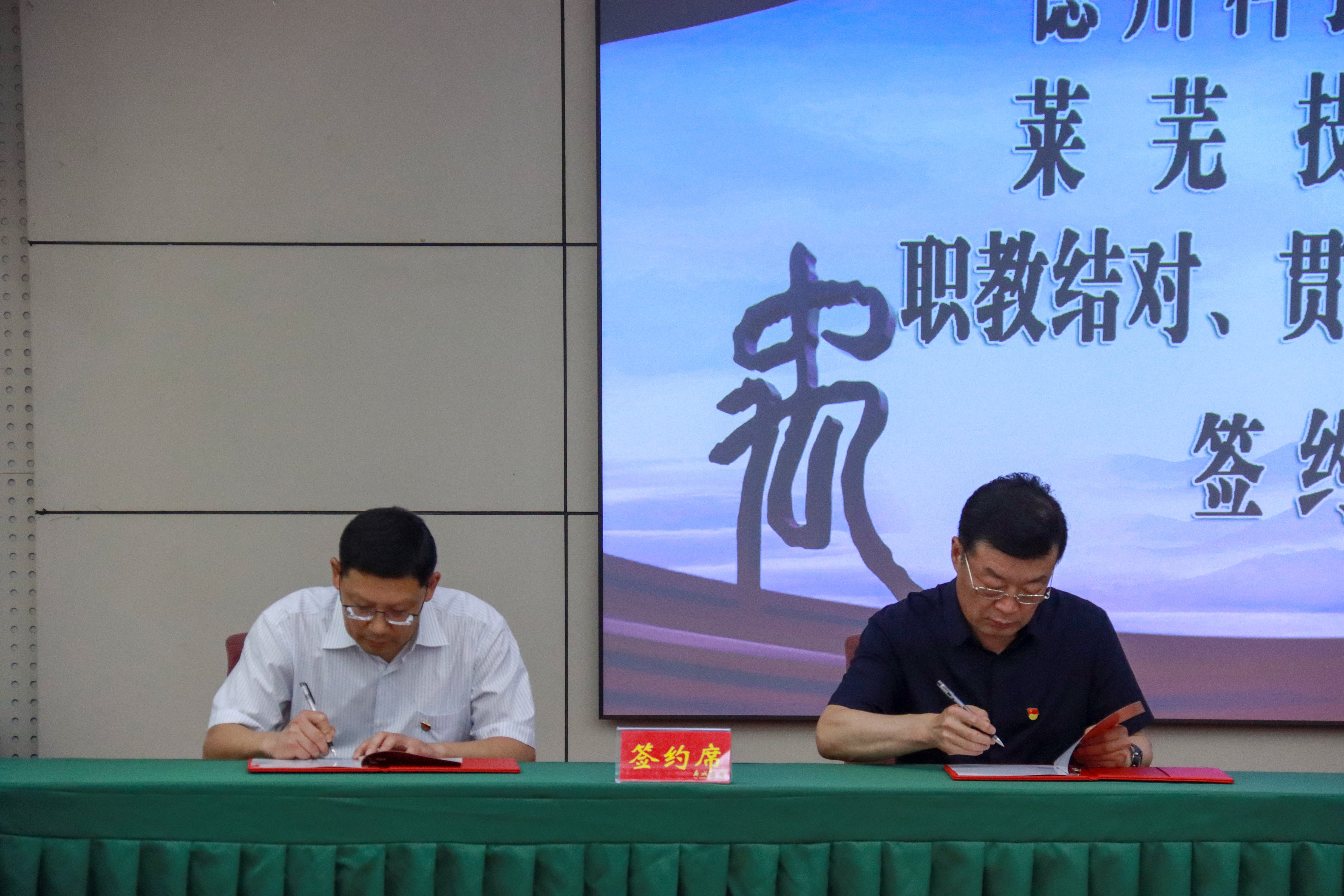 少妇被又大又粗又爽久久