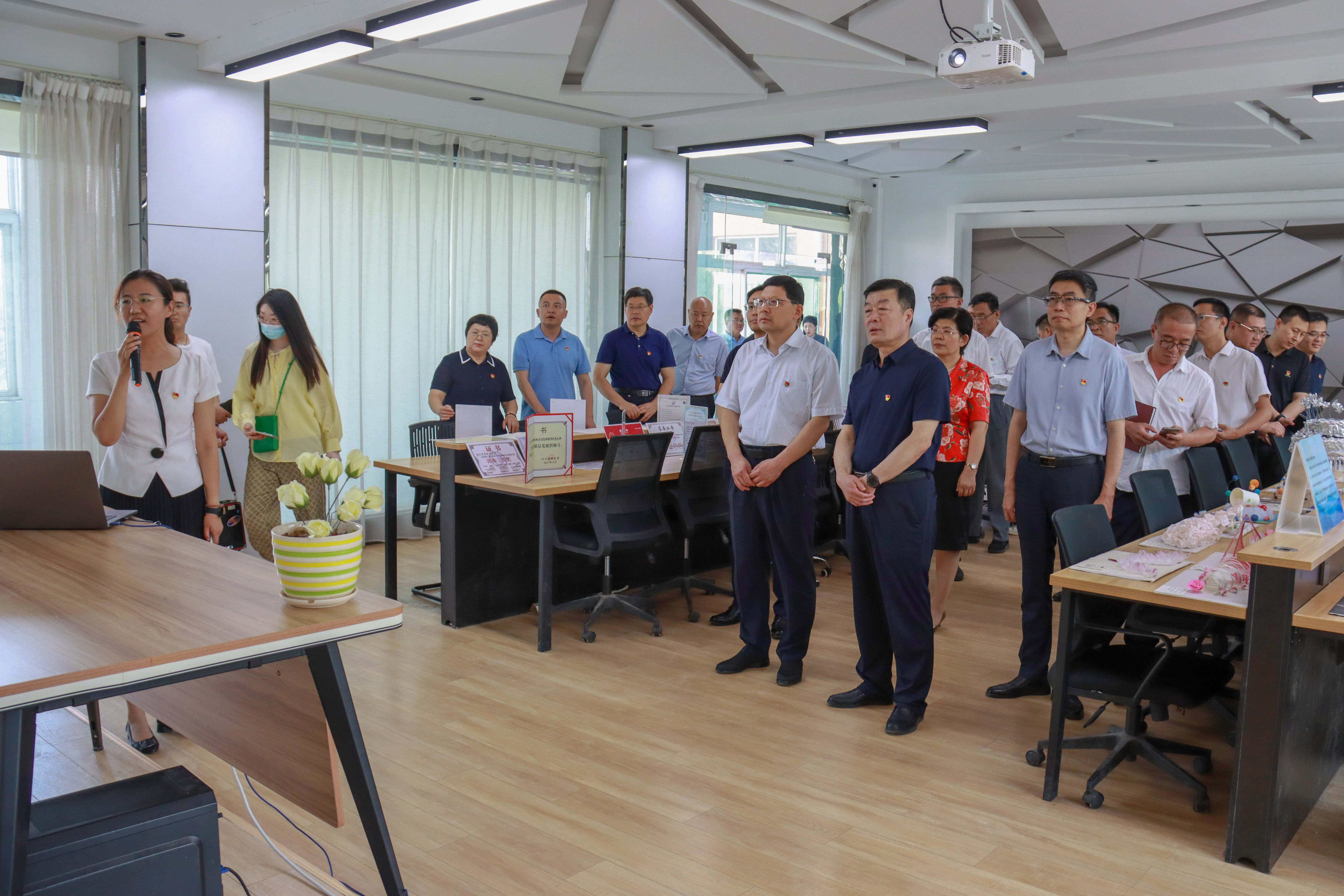 少妇被又大又粗又爽久久