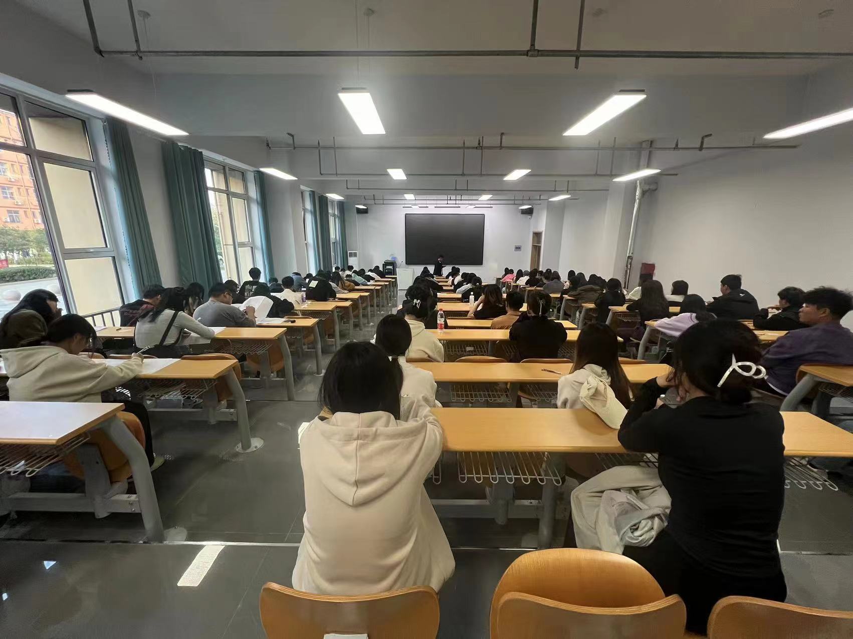 少妇被又大又粗又爽久久