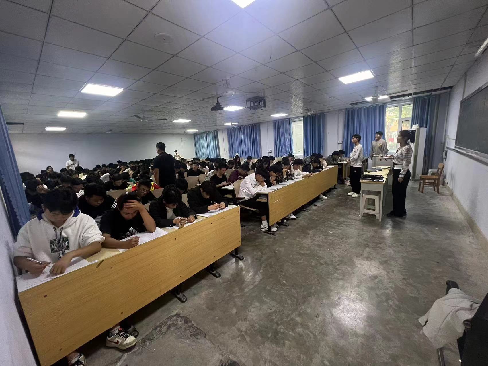 少妇被又大又粗又爽久久