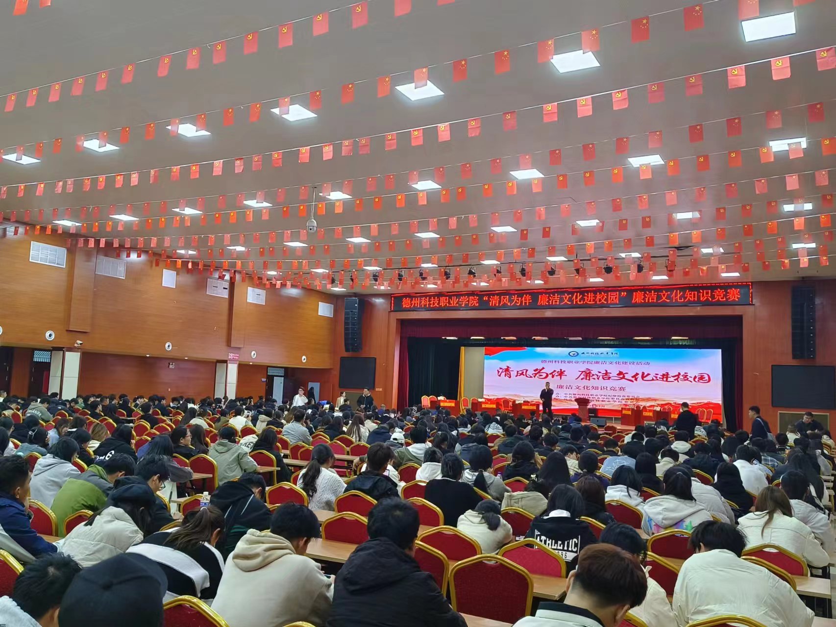 少妇被又大又粗又爽久久