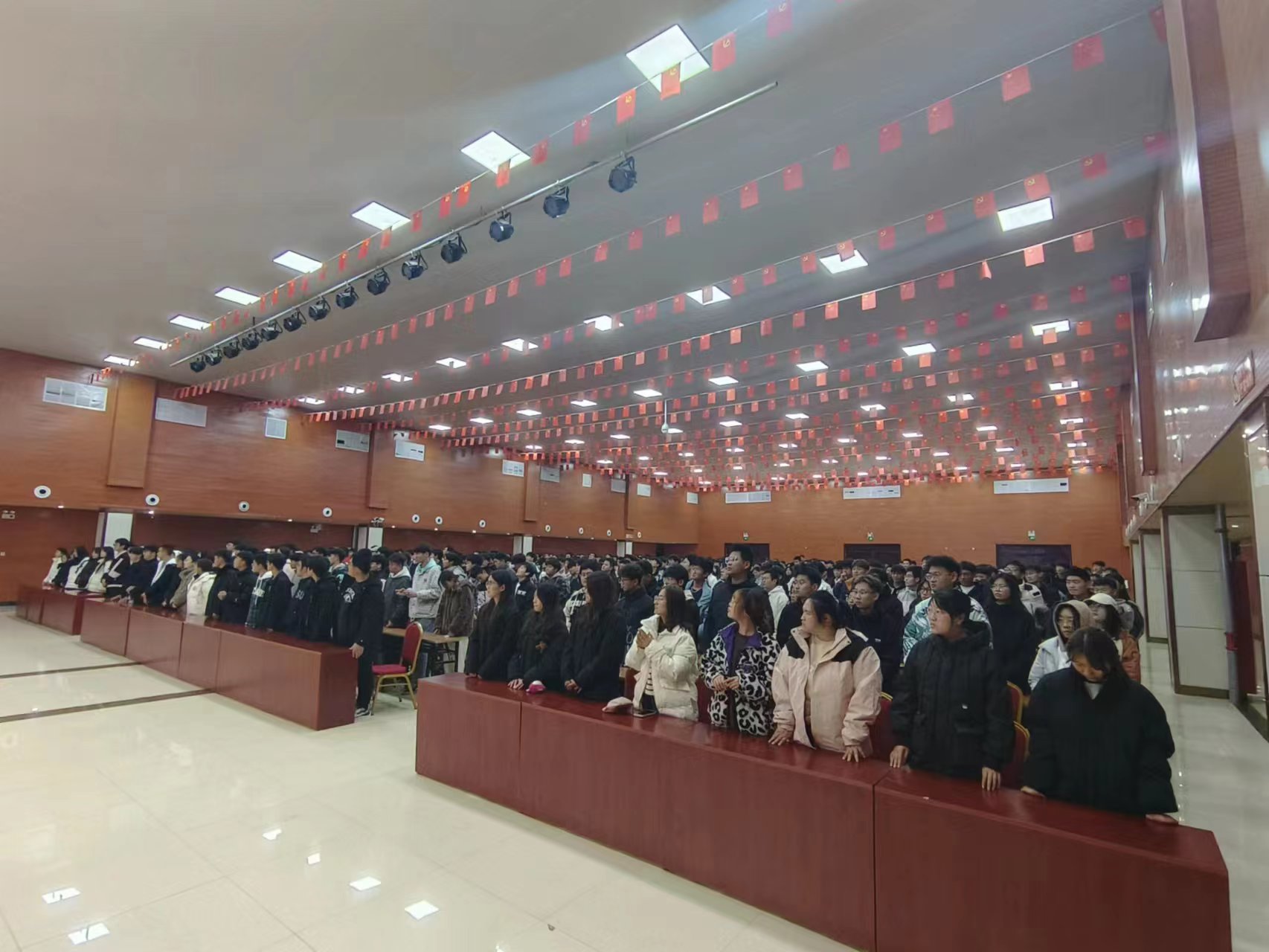 少妇被又大又粗又爽久久