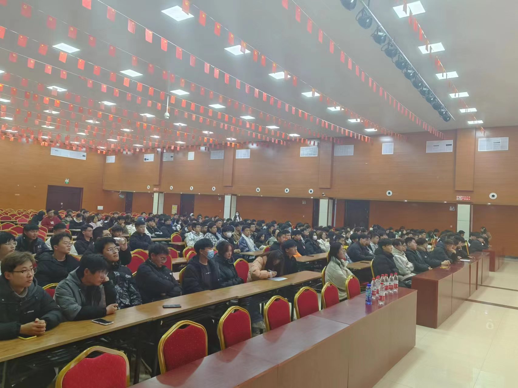 少妇被又大又粗又爽久久