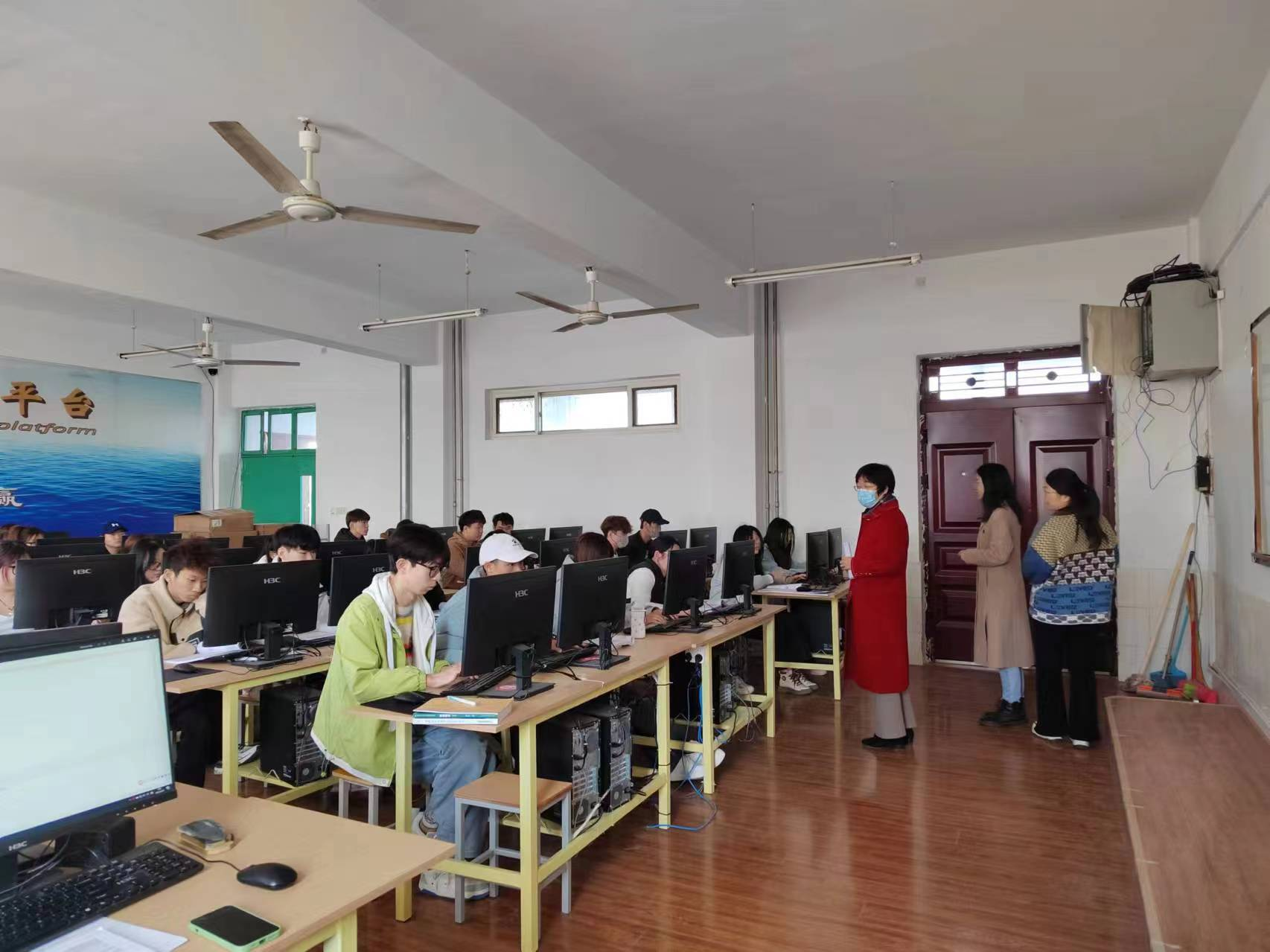 少妇被又大又粗又爽久久