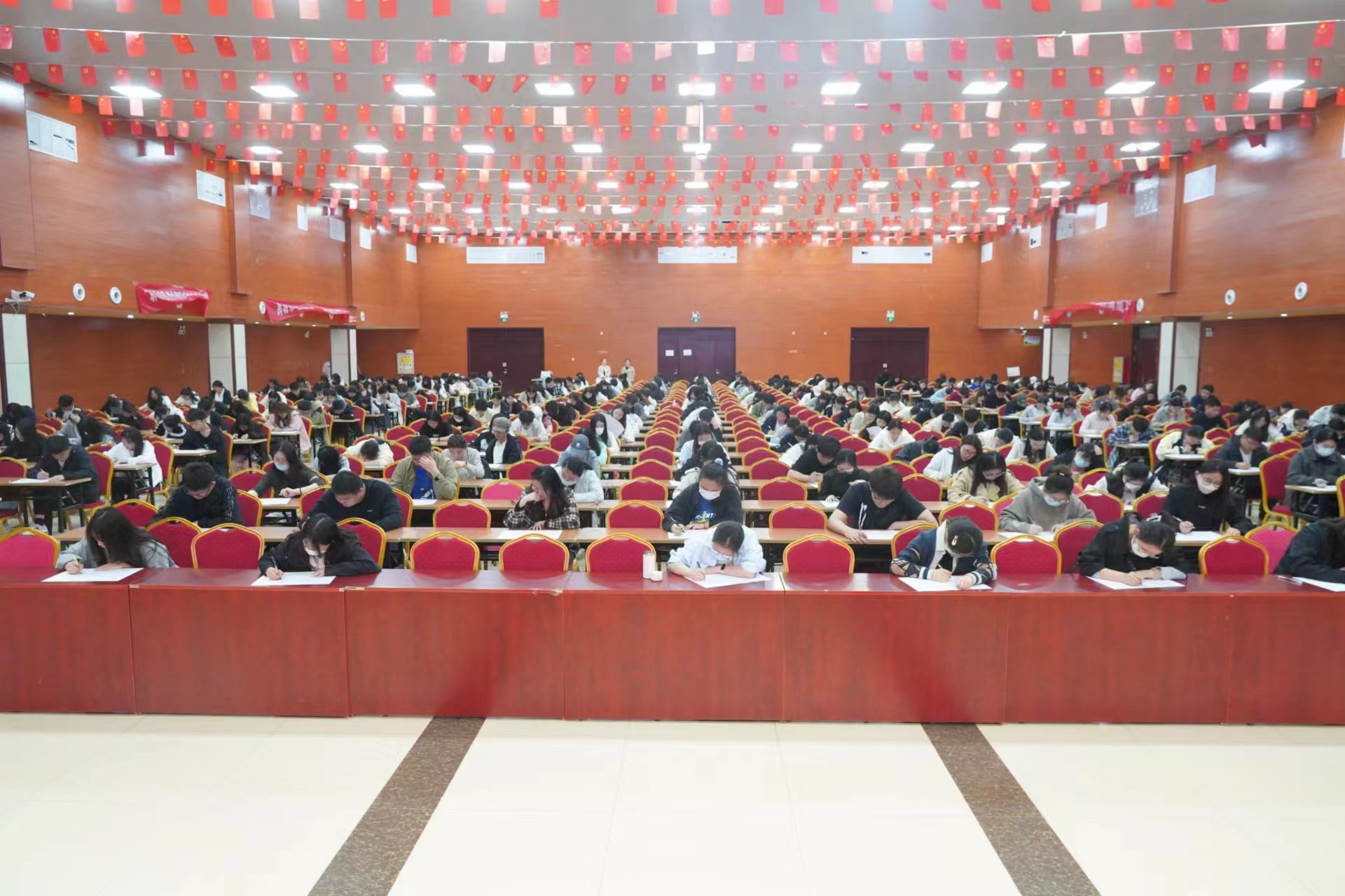 少妇被又大又粗又爽久久