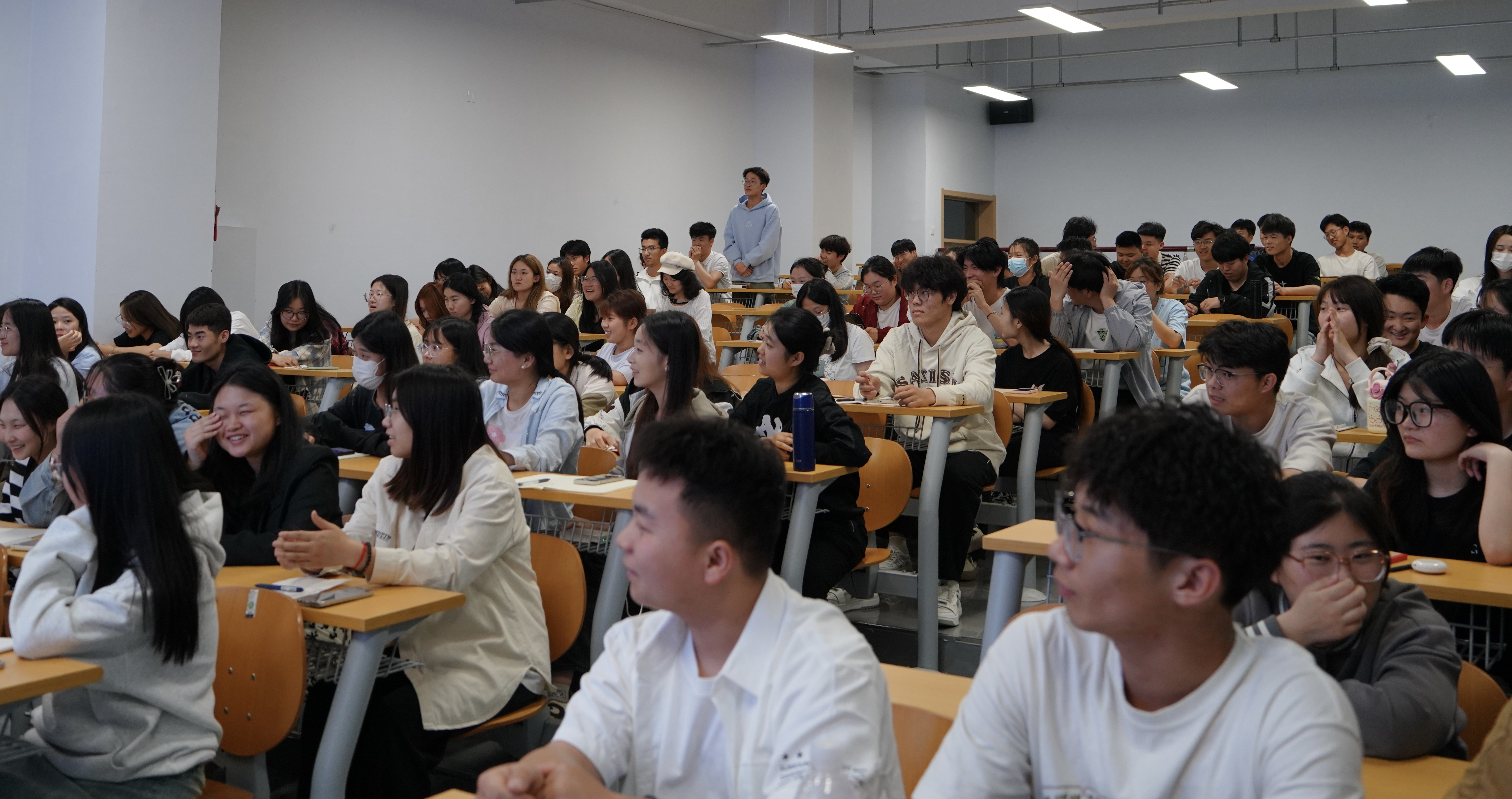 少妇被又大又粗又爽久久