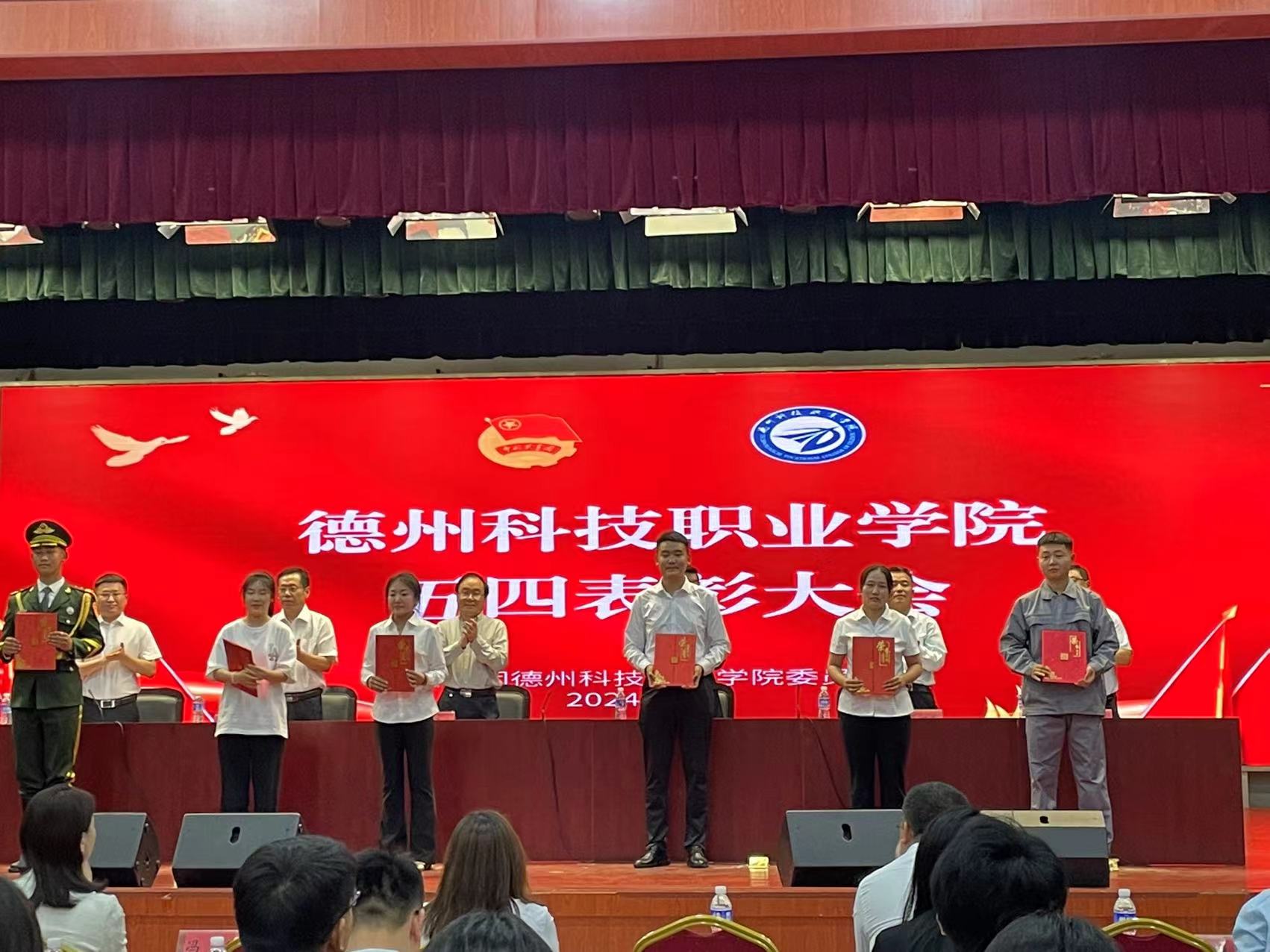 少妇被又大又粗又爽久久