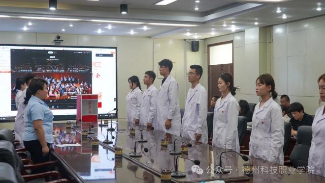 少妇被又大又粗又爽久久