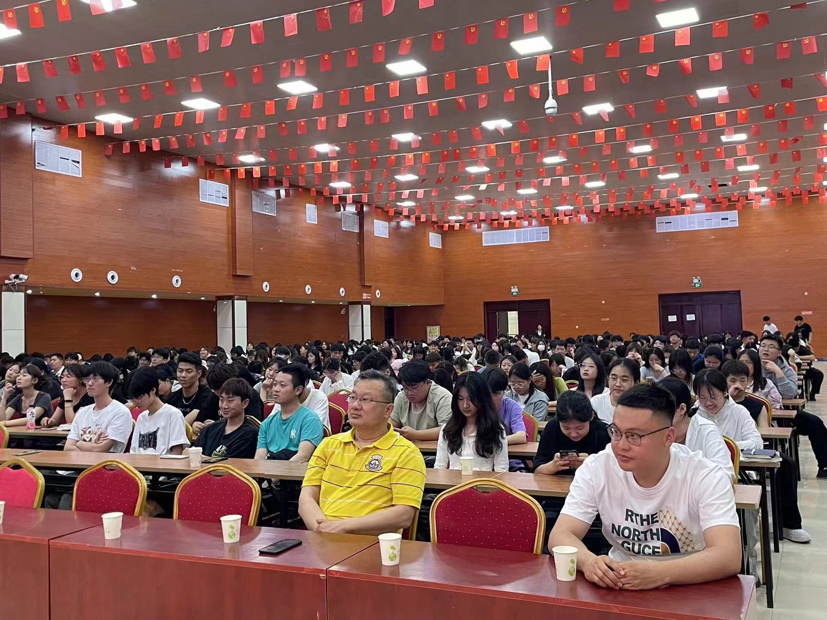 少妇被又大又粗又爽久久