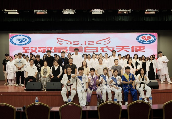 少妇被又大又粗又爽久久