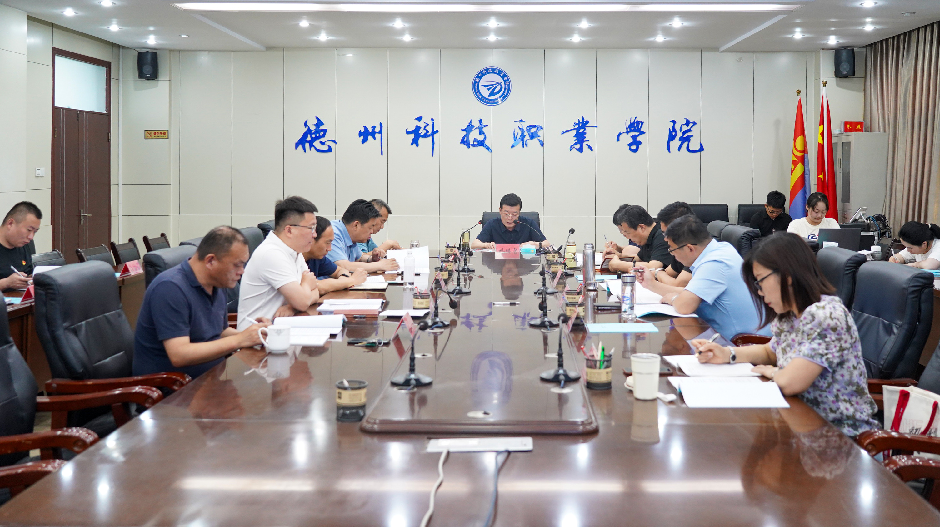 学校党委理论学习中心组专题学习习近平总书记视察山东重要讲话精神