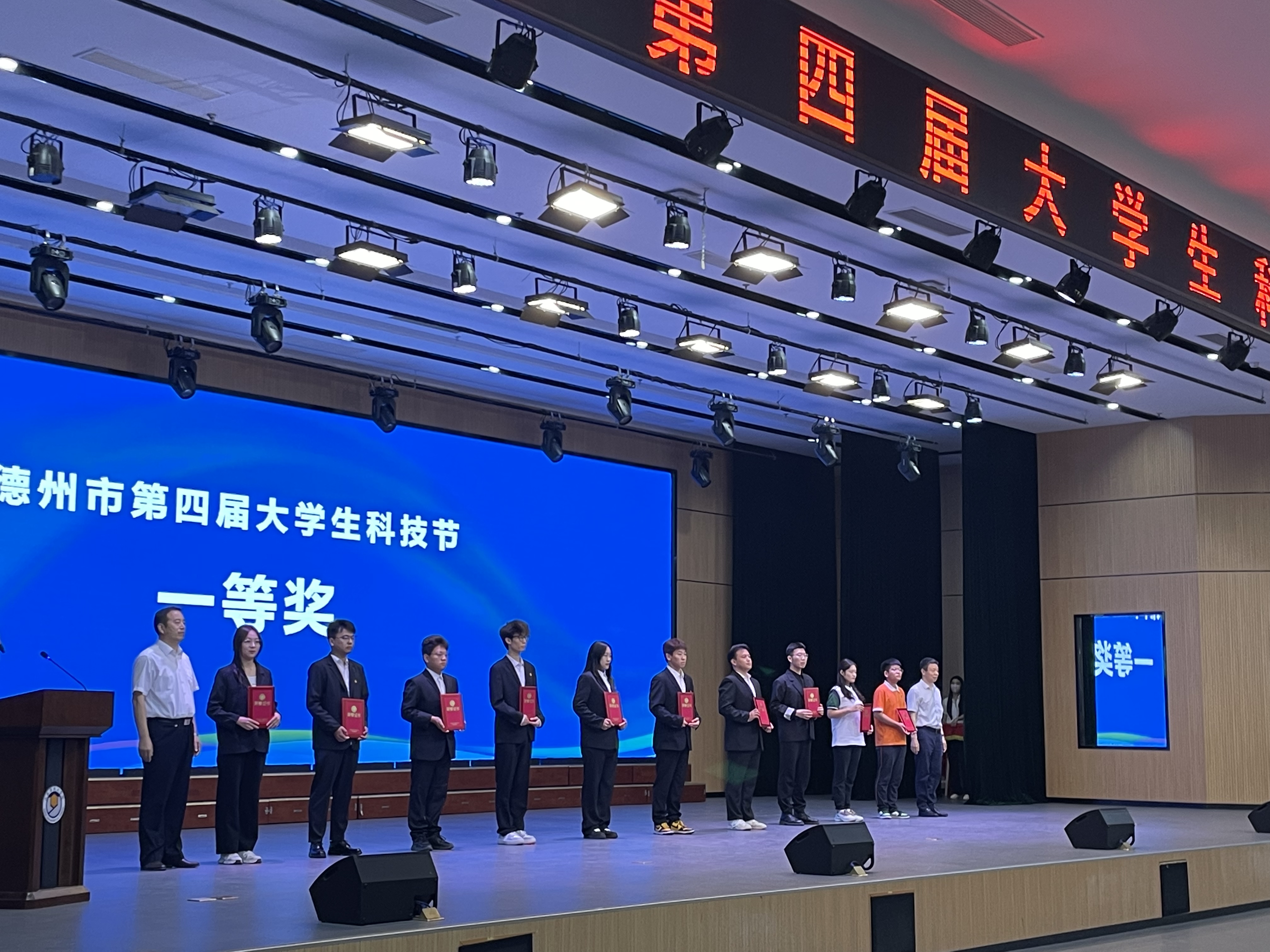 少妇被又大又粗又爽久久