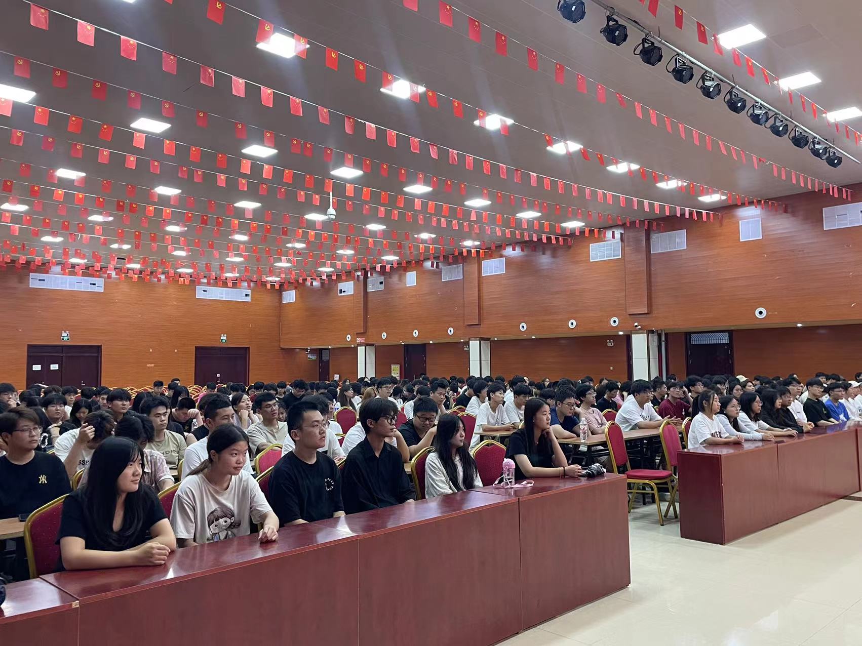 少妇被又大又粗又爽久久