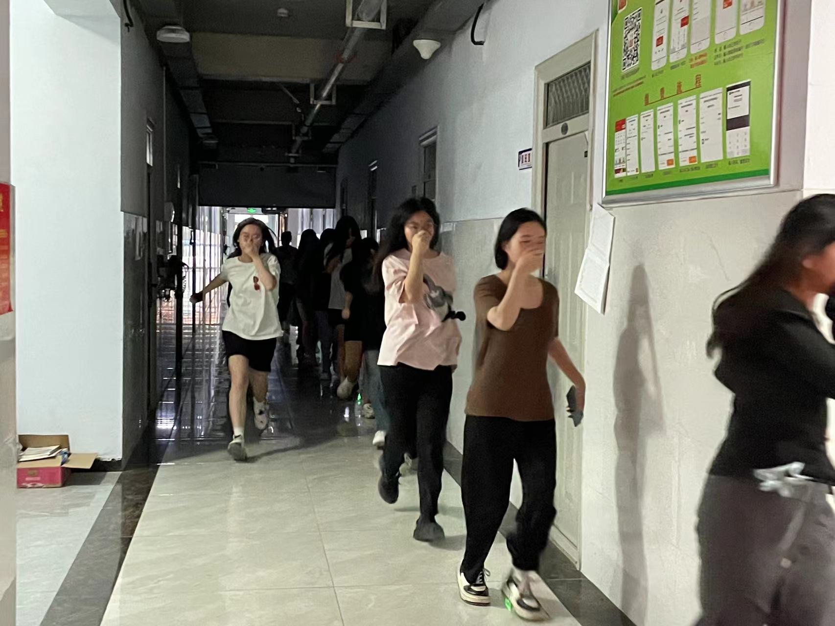 少妇被又大又粗又爽久久