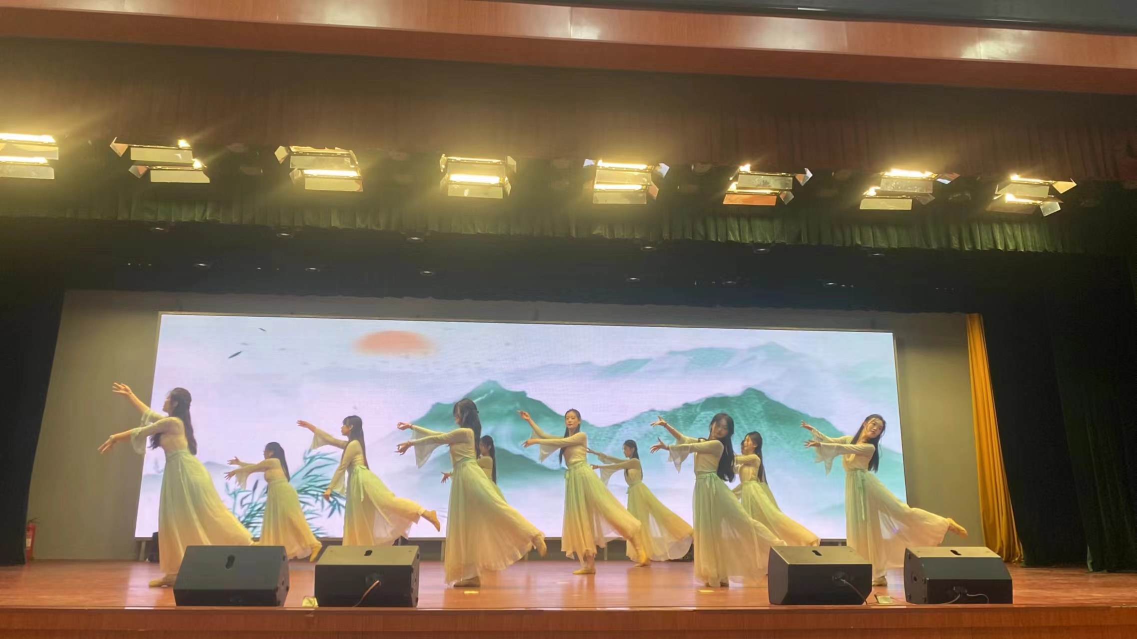 少妇被又大又粗又爽久久