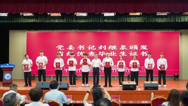 少妇被又大又粗又爽久久