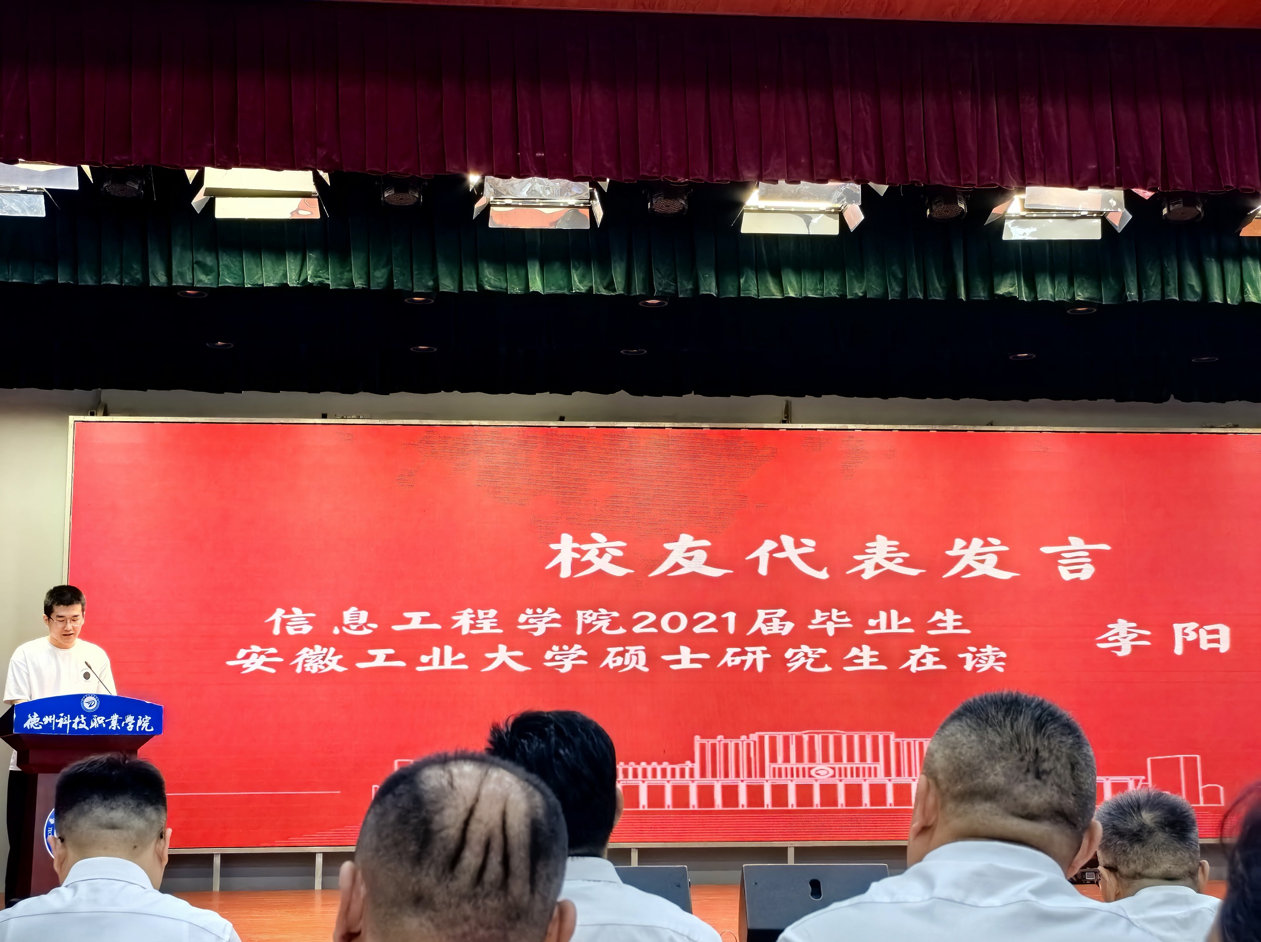 少妇被又大又粗又爽久久