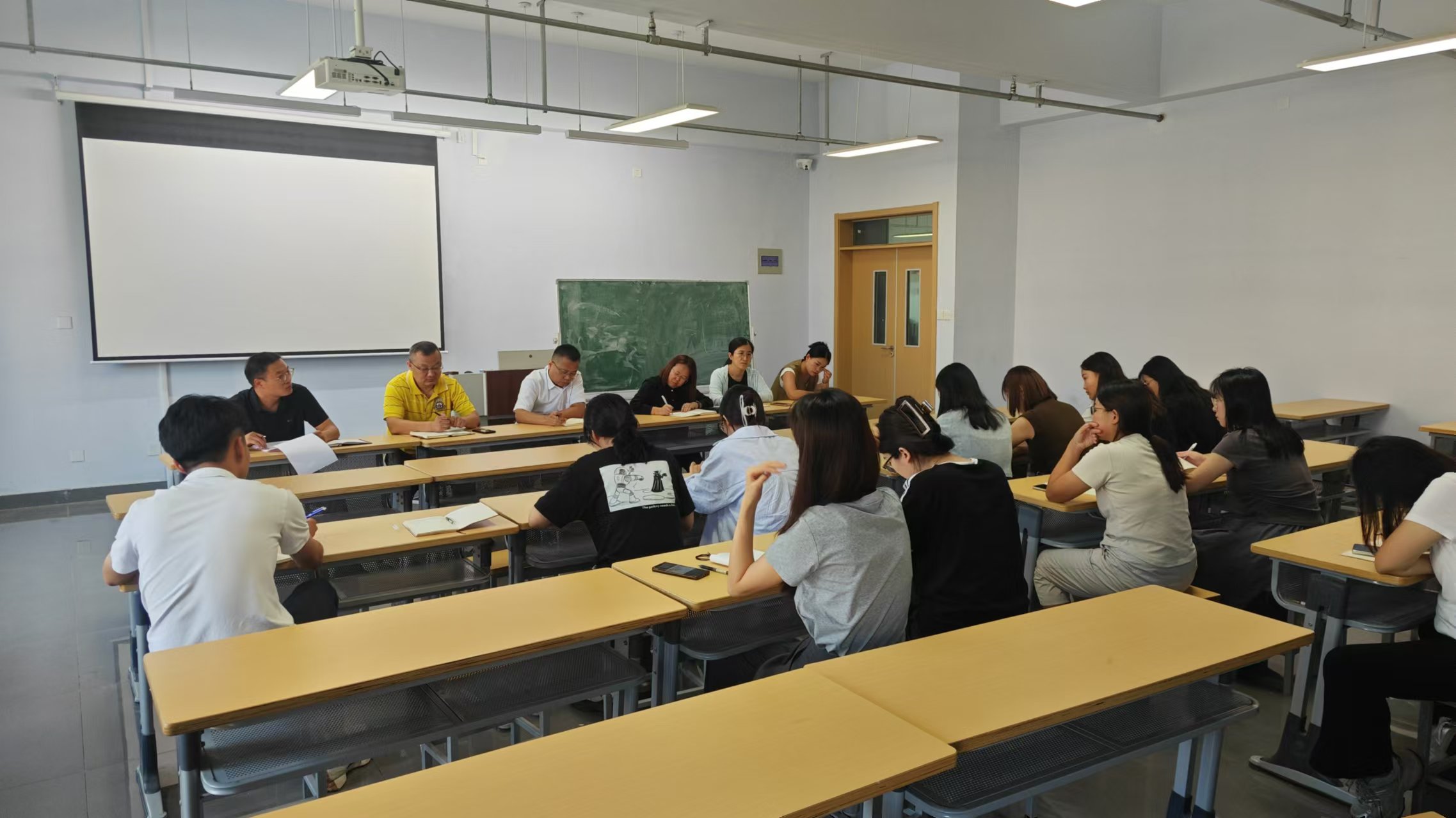 少妇被又大又粗又爽久久