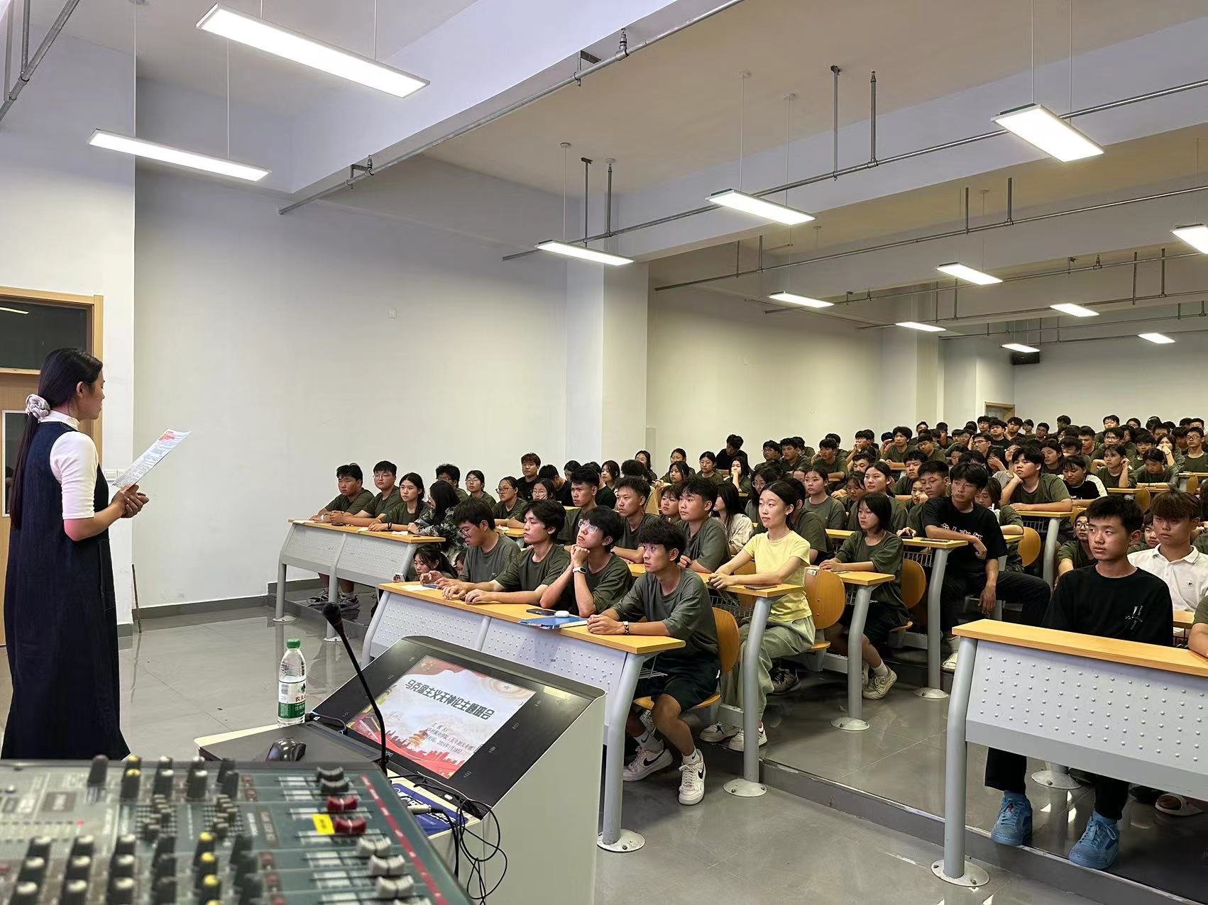 少妇被又大又粗又爽久久