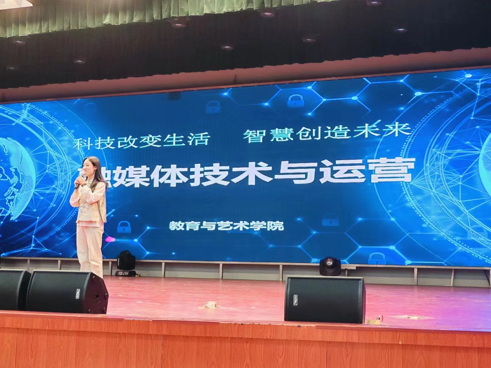 少妇被又大又粗又爽久久