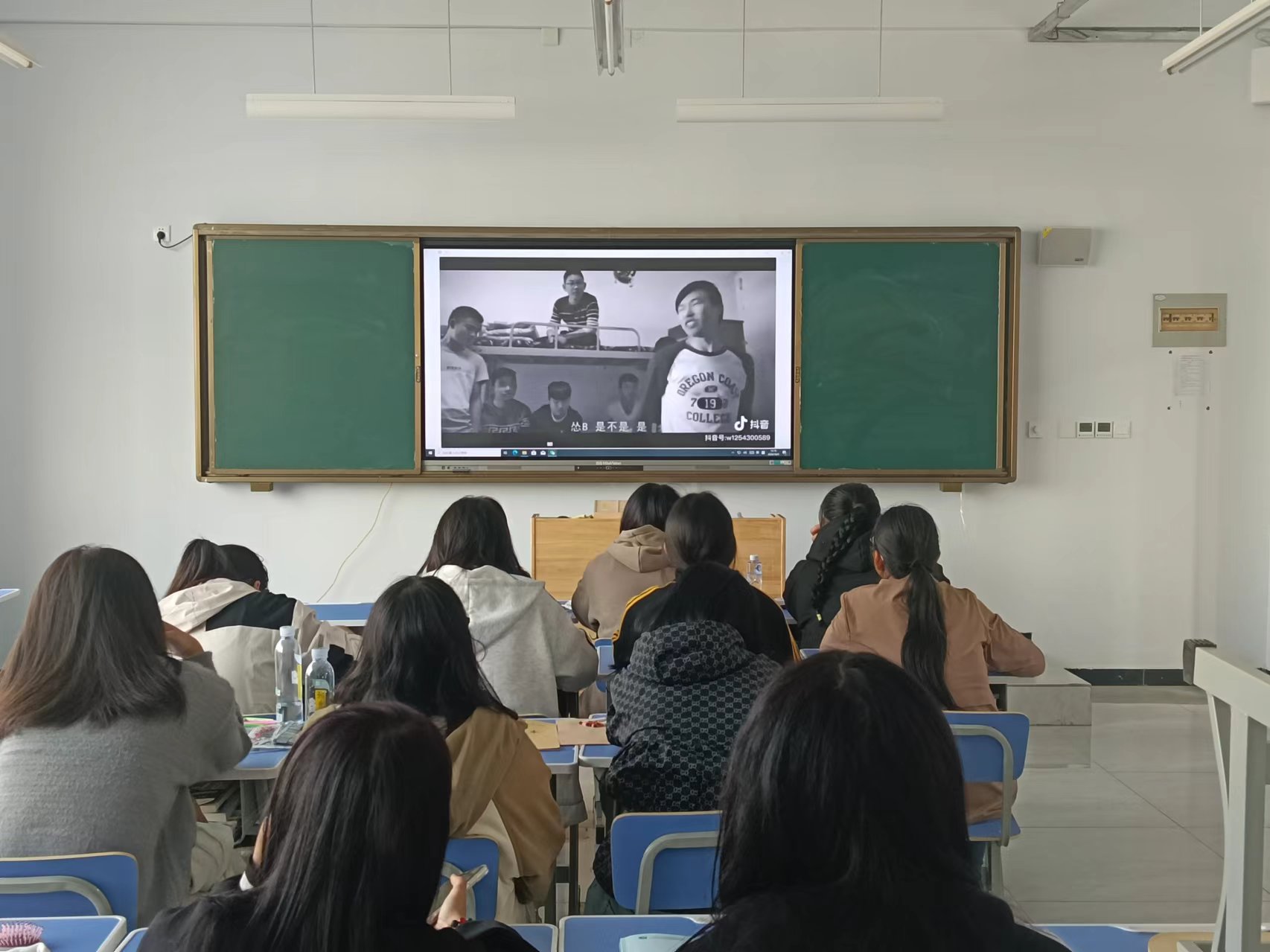 少妇被又大又粗又爽久久